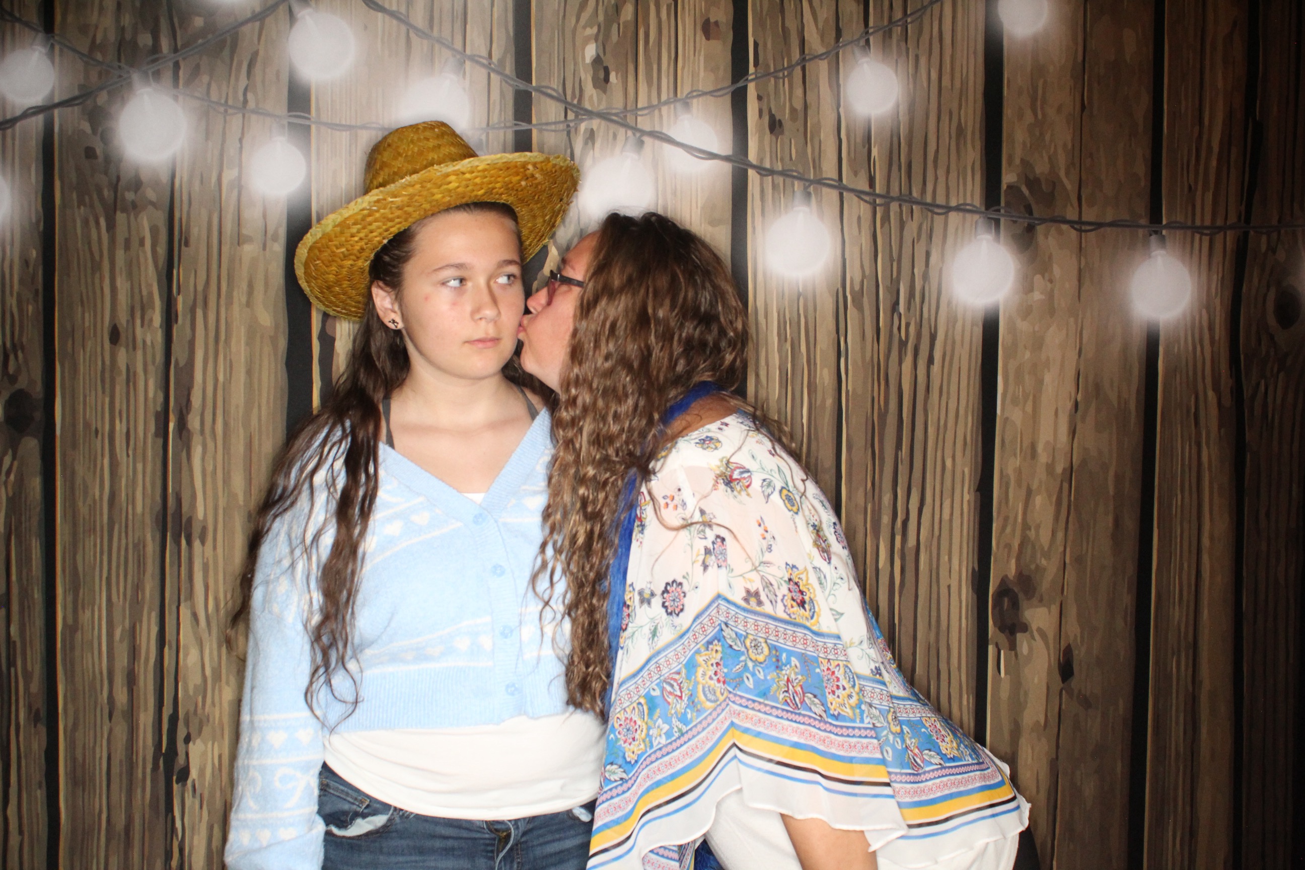 Staci and Matt's Wedding | View more photos from the event at gallery.photoboothbillings.com/u/PhotoBoothBillings/Staci-and-Matts-Wedding