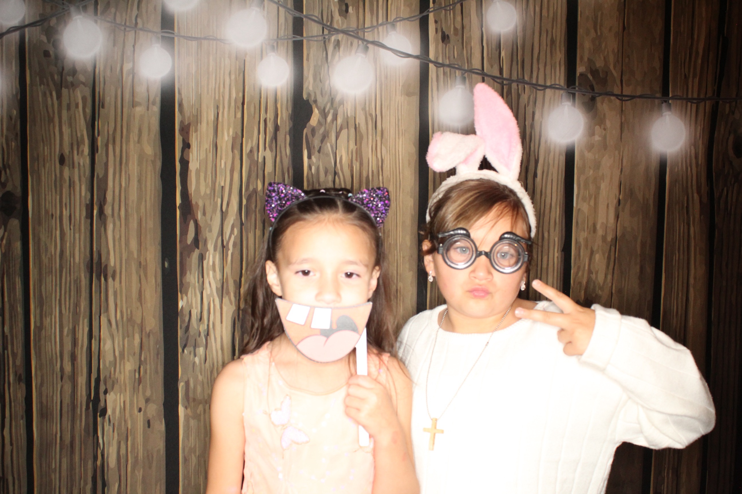 Staci and Matt's Wedding | View more photos from the event at gallery.photoboothbillings.com/u/PhotoBoothBillings/Staci-and-Matts-Wedding