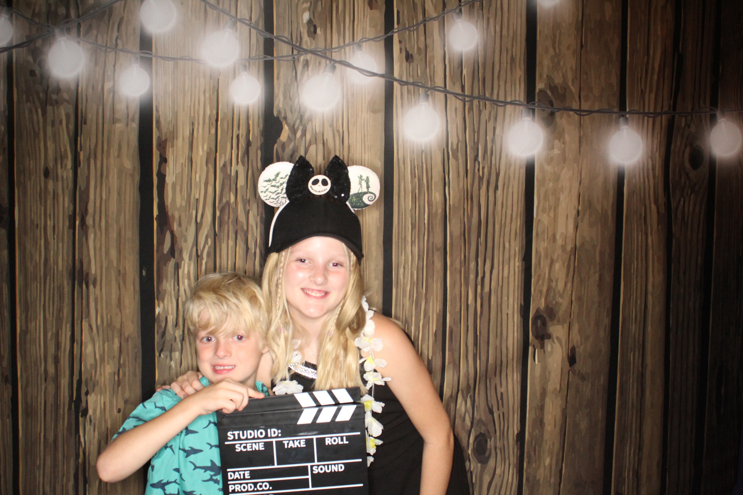 Staci and Matt's Wedding | View more photos from the event at gallery.photoboothbillings.com/u/PhotoBoothBillings/Staci-and-Matts-Wedding