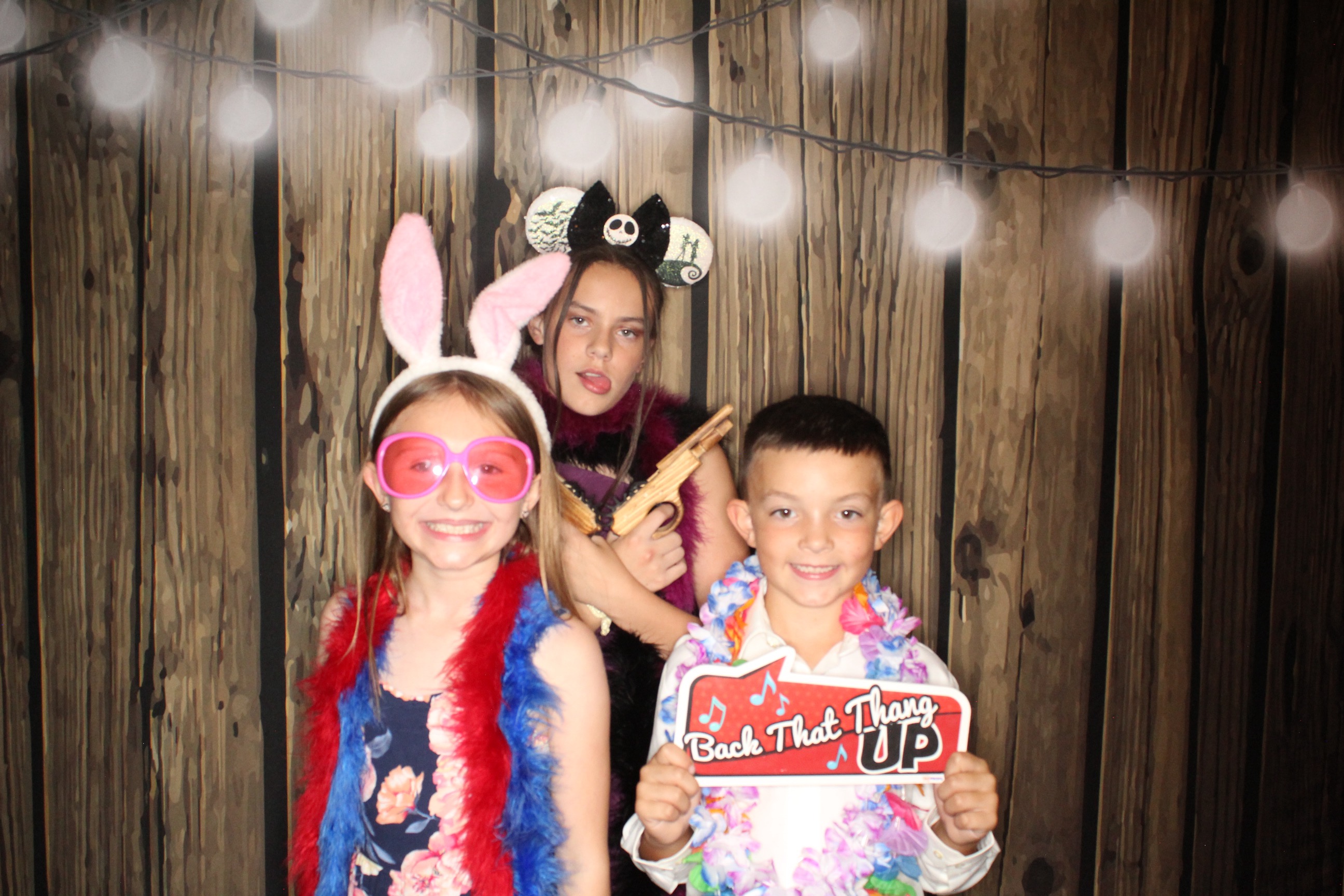 Staci and Matt's Wedding | View more photos from the event at gallery.photoboothbillings.com/u/PhotoBoothBillings/Staci-and-Matts-Wedding