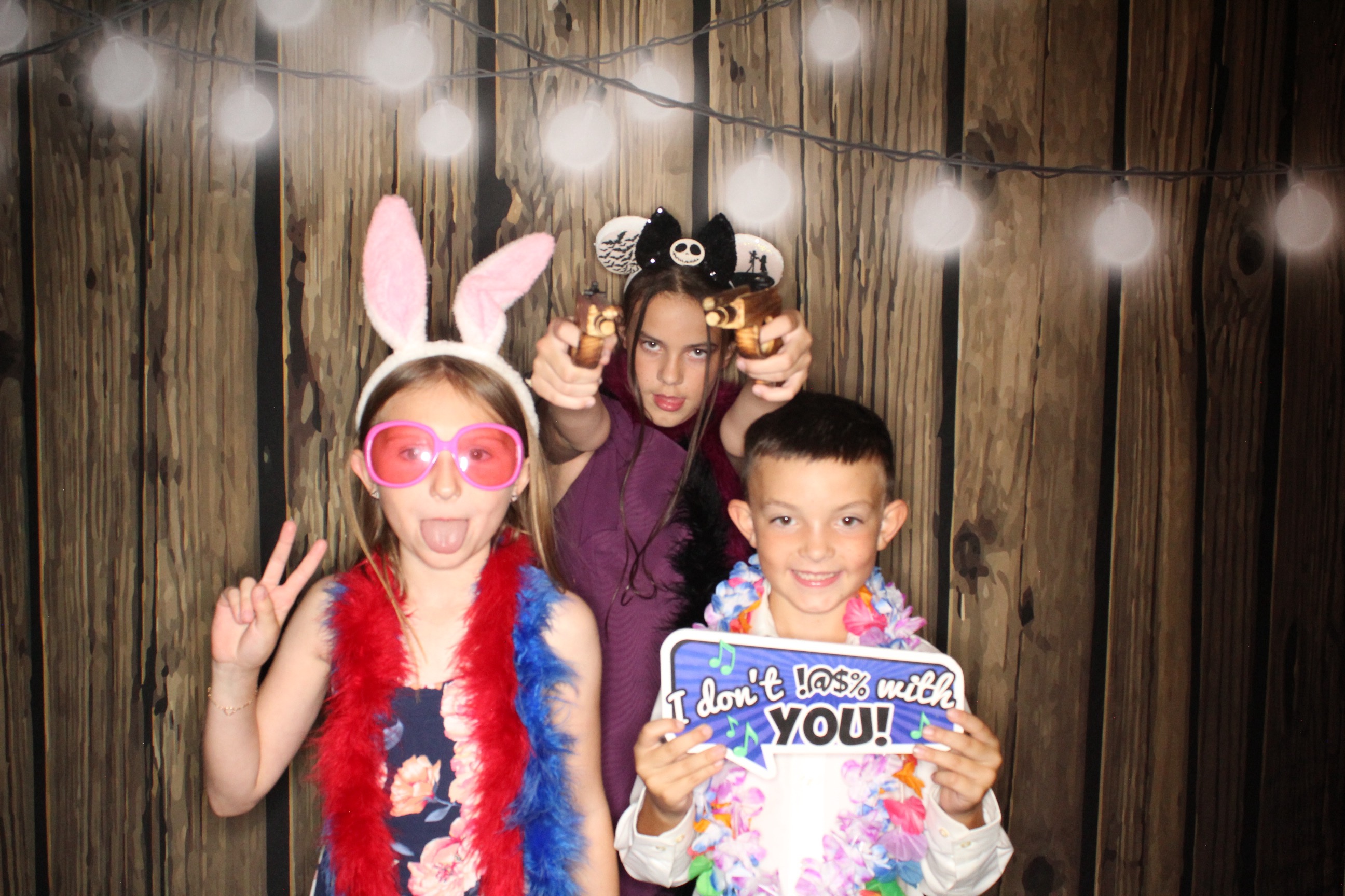 Staci and Matt's Wedding | View more photos from the event at gallery.photoboothbillings.com/u/PhotoBoothBillings/Staci-and-Matts-Wedding