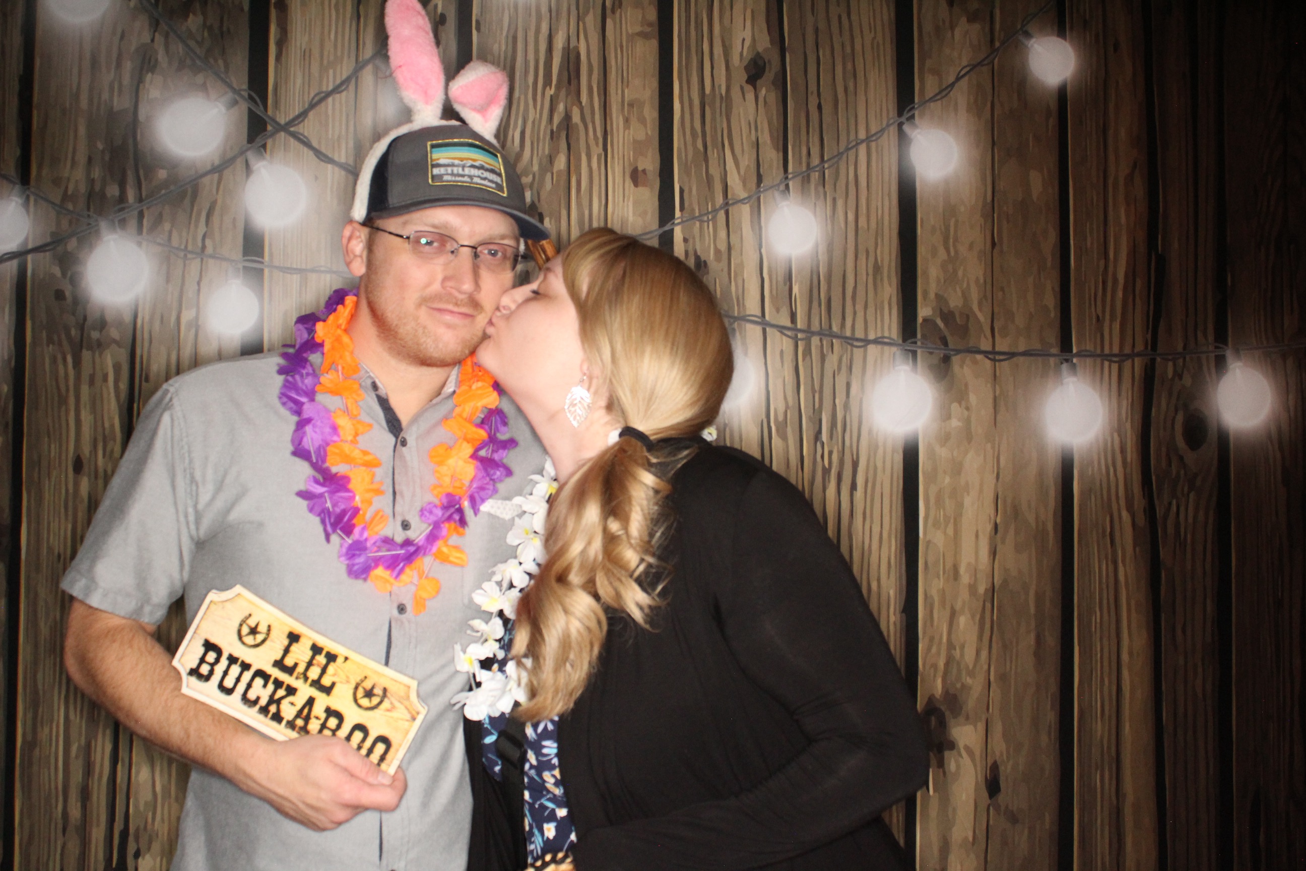 Staci and Matt's Wedding | View more photos from the event at gallery.photoboothbillings.com/u/PhotoBoothBillings/Staci-and-Matts-Wedding