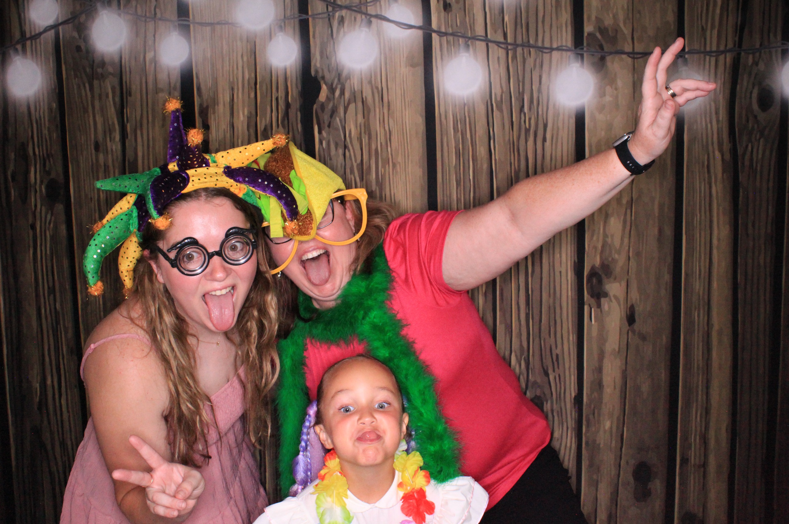 Stephanie and Cameron | View more photos from the event at gallery.photoboothbillings.com/u/PhotoBoothBillings/Stephanie-and-Cameron