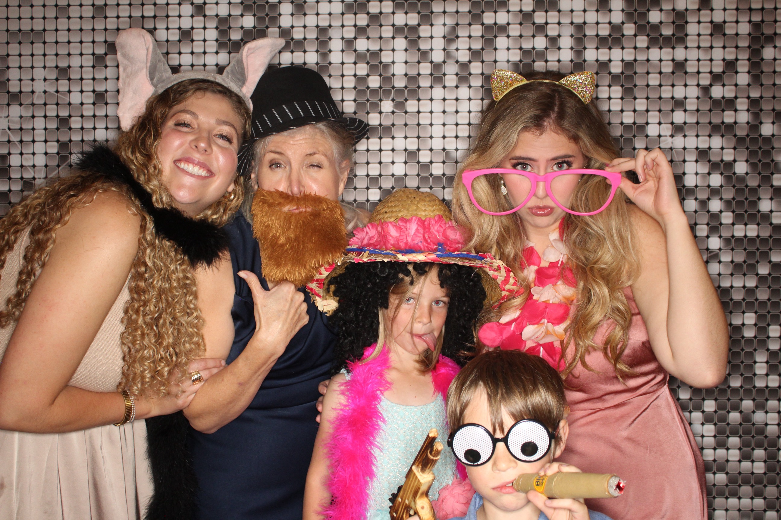 Sydney and Jake's Wedding | View more photos from the event at gallery.photoboothbillings.com/u/PhotoBoothBillings/Sydney-and-Jakes-Wedding
