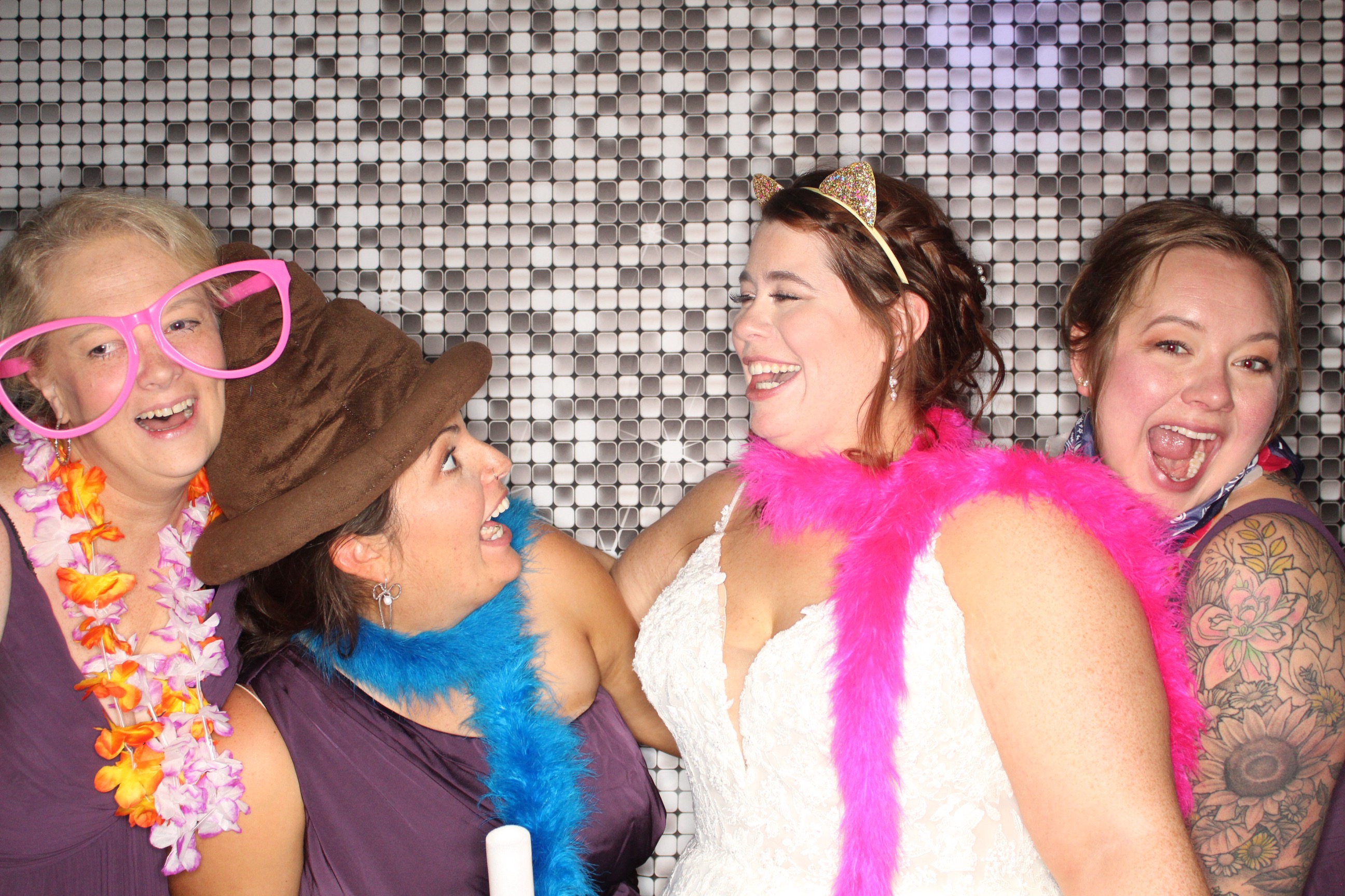 Sydney and Jake's Wedding | View more photos from the event at gallery.photoboothbillings.com/u/PhotoBoothBillings/Sydney-and-Jakes-Wedding