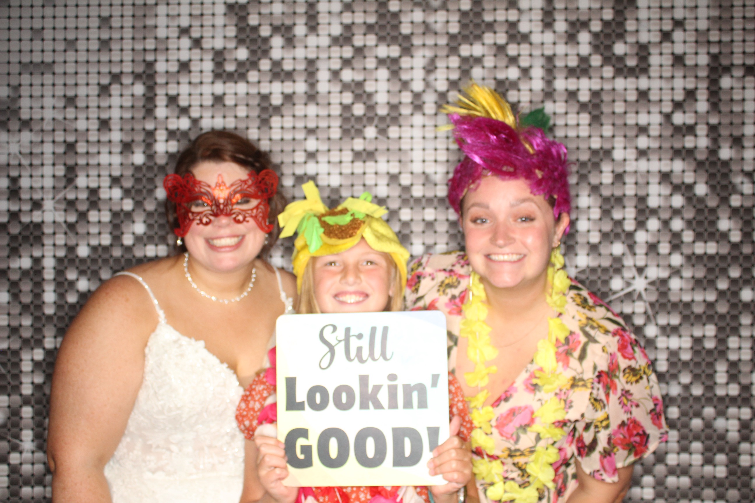 Sydney and Jake's Wedding | View more photos from the event at gallery.photoboothbillings.com/u/PhotoBoothBillings/Sydney-and-Jakes-Wedding