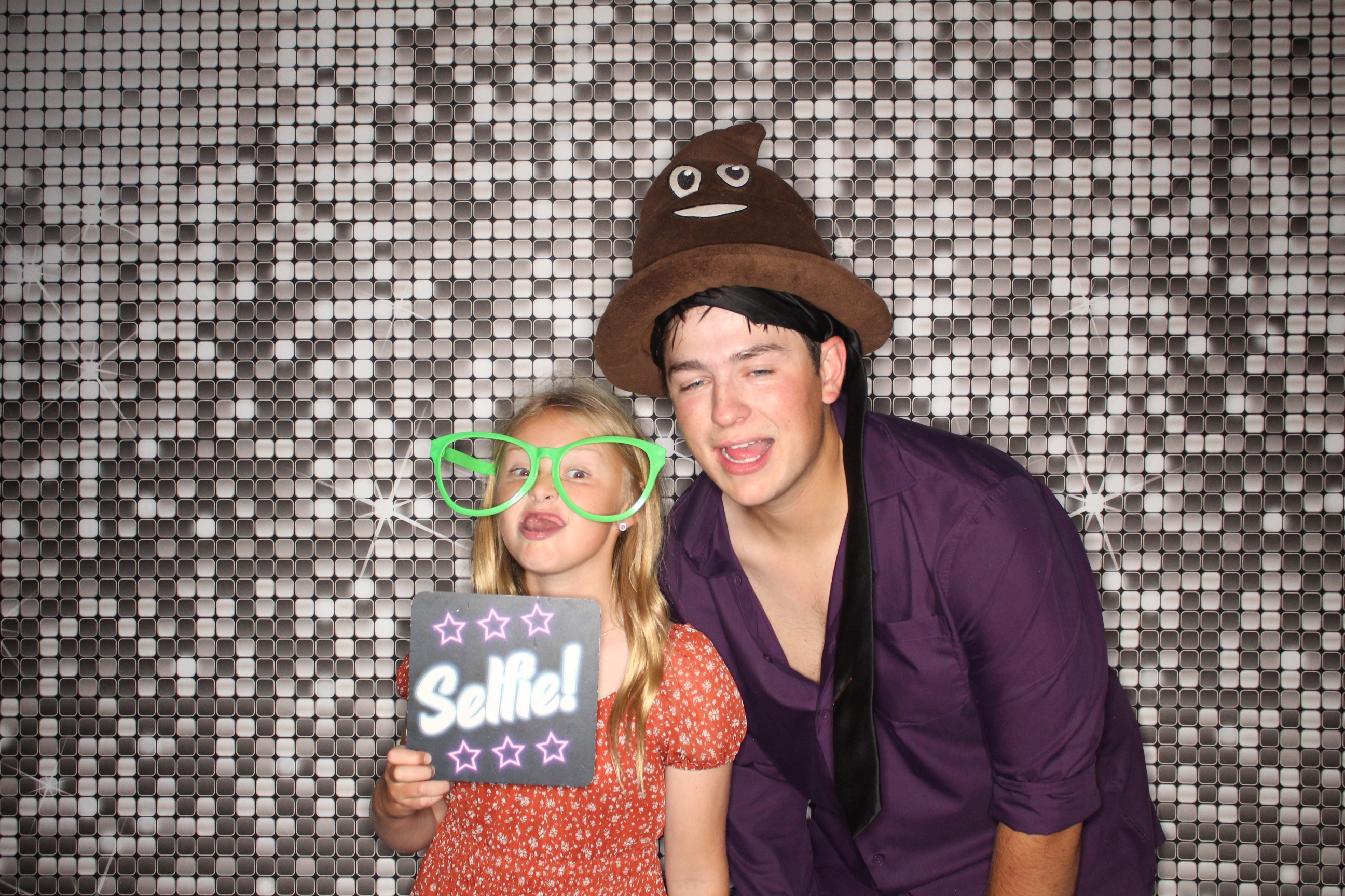 Sydney and Jake's Wedding | View more photos from the event at gallery.photoboothbillings.com/u/PhotoBoothBillings/Sydney-and-Jakes-Wedding