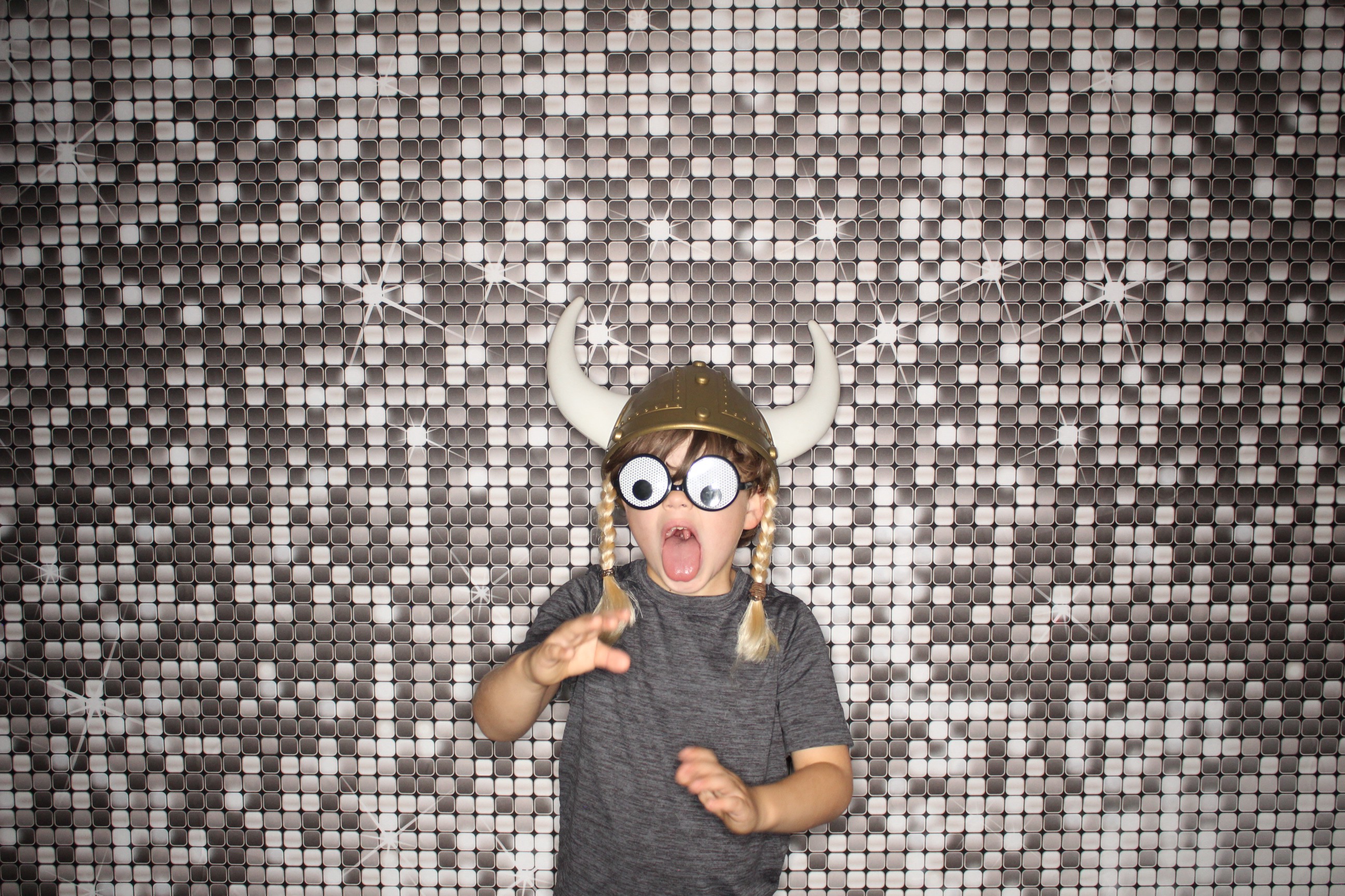 Sydney and Jake's Wedding | View more photos from the event at gallery.photoboothbillings.com/u/PhotoBoothBillings/Sydney-and-Jakes-Wedding