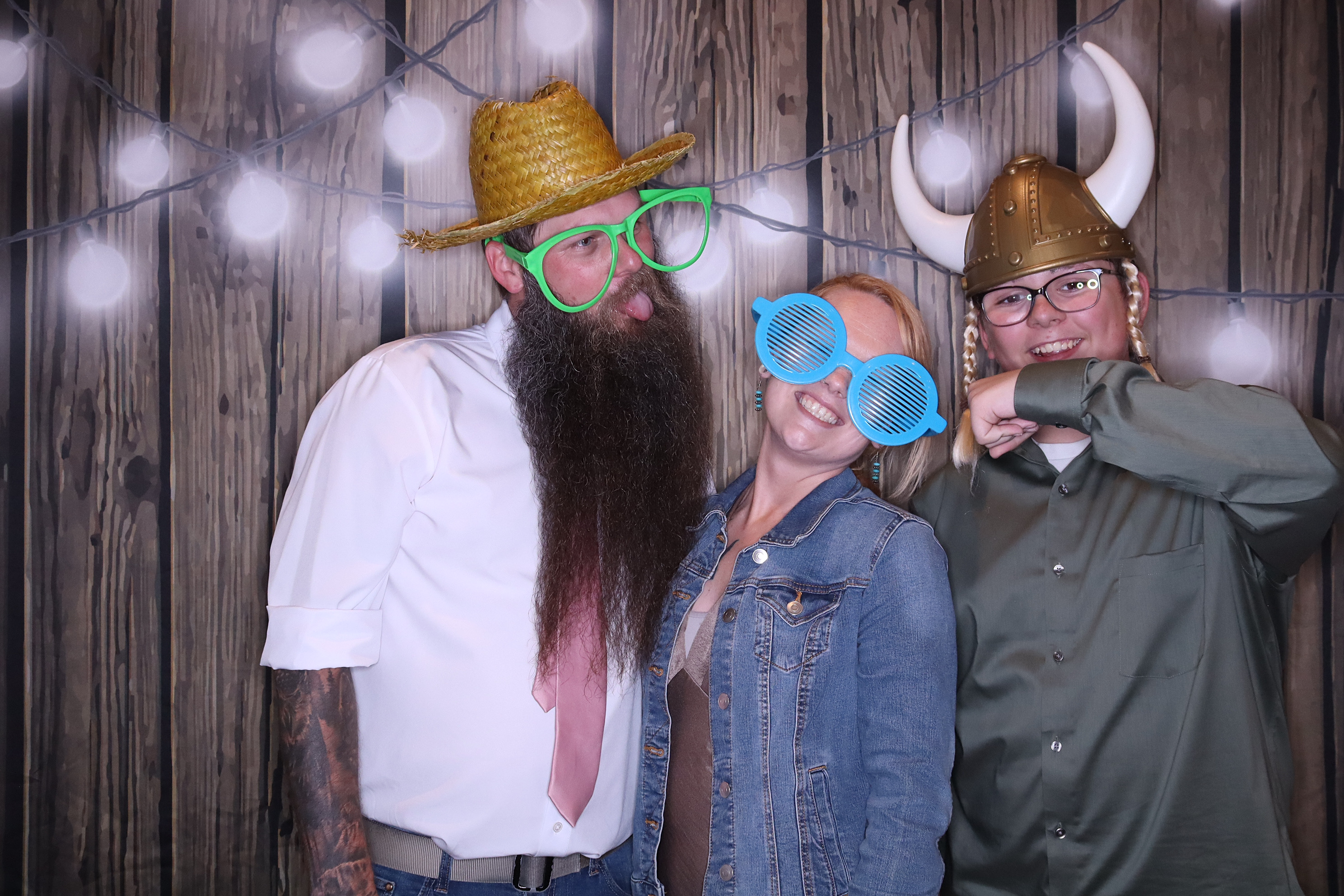 The Schuster Wedding | View more photos from the event at gallery.photoboothbillings.com/u/PhotoBoothBillings/The-Schuster-Wedding
