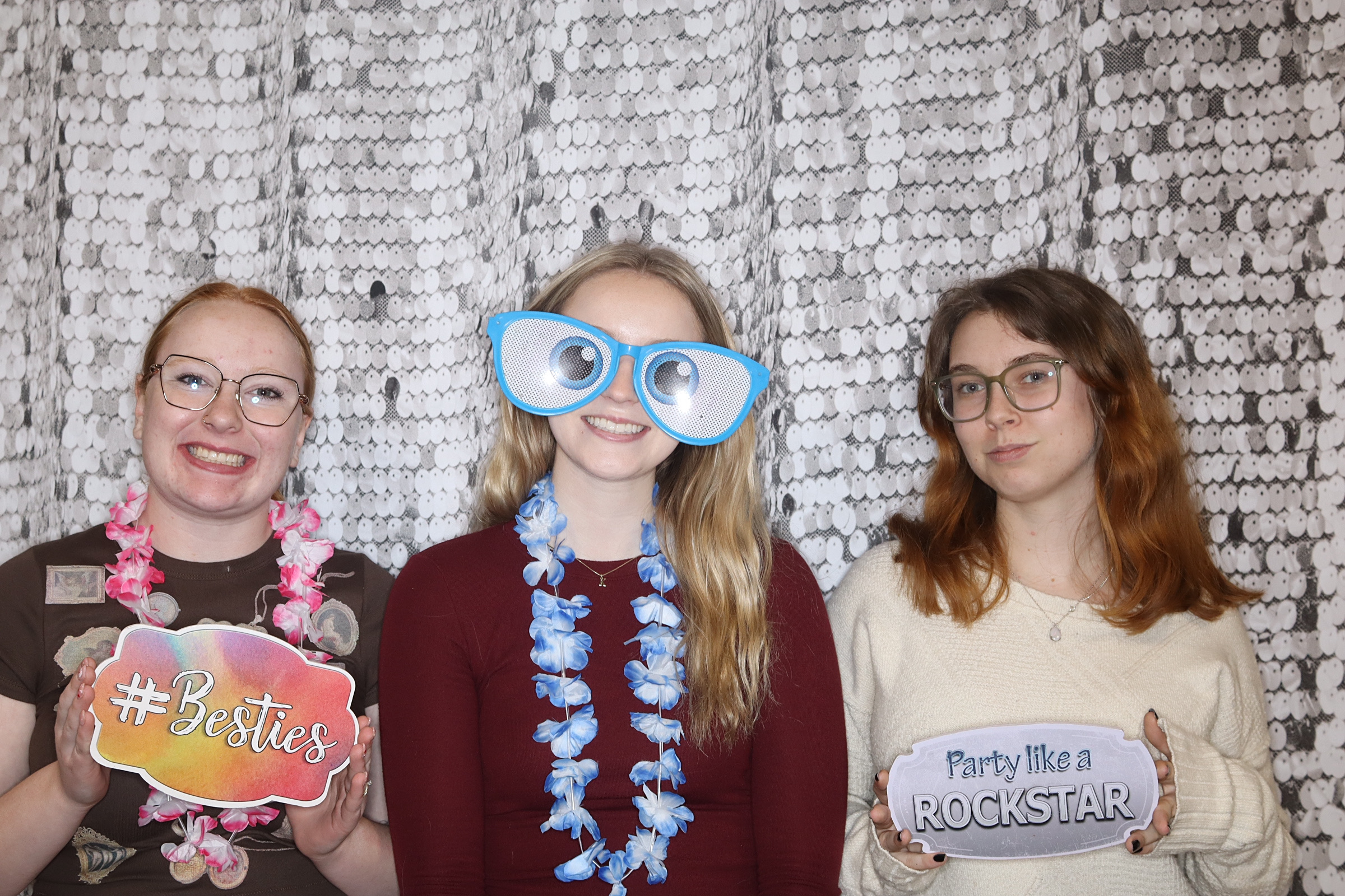 Valentine's Day Party | View more photos from the event at gallery.photoboothbillings.com/u/PhotoBoothBillings/Valentines-Day-Party