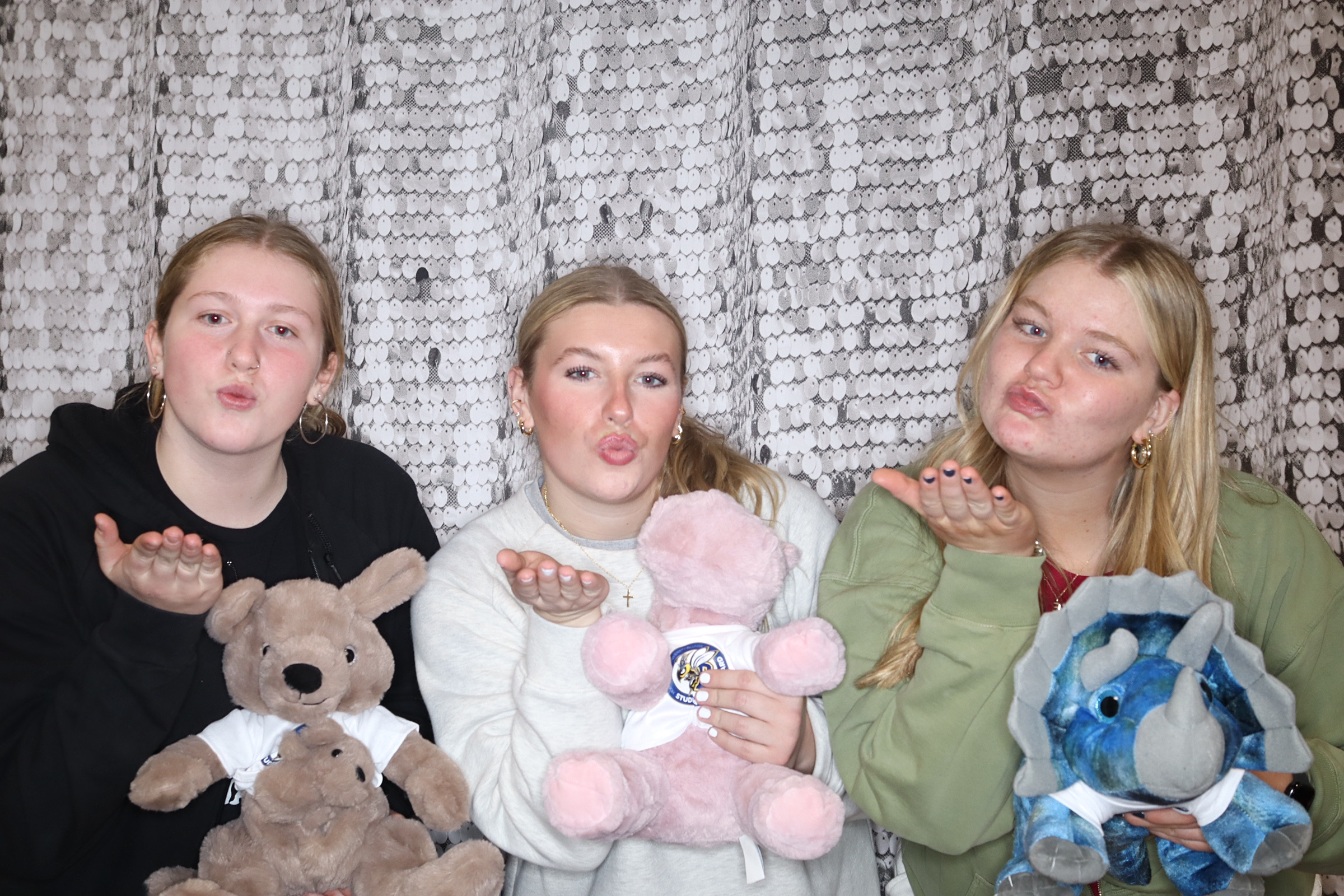 Valentine's Day Party | View more photos from the event at gallery.photoboothbillings.com/u/PhotoBoothBillings/Valentines-Day-Party