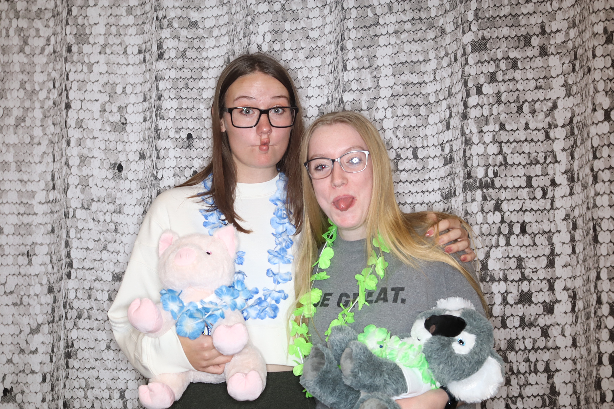 Valentine's Day Party | View more photos from the event at gallery.photoboothbillings.com/u/PhotoBoothBillings/Valentines-Day-Party