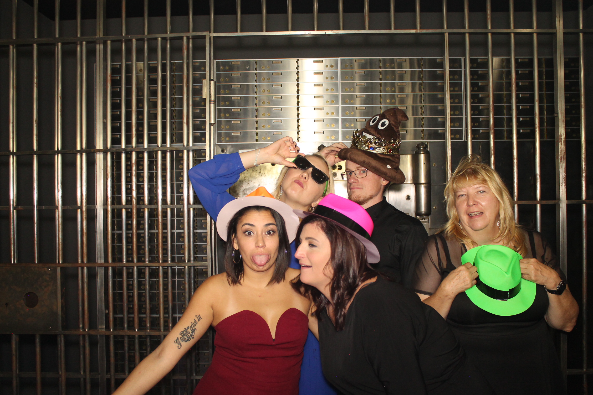 Denise & Zach | View more photos from the event at gallery.photoboothcincy.com/u/PhotoBoothCincy/Denise-Zach