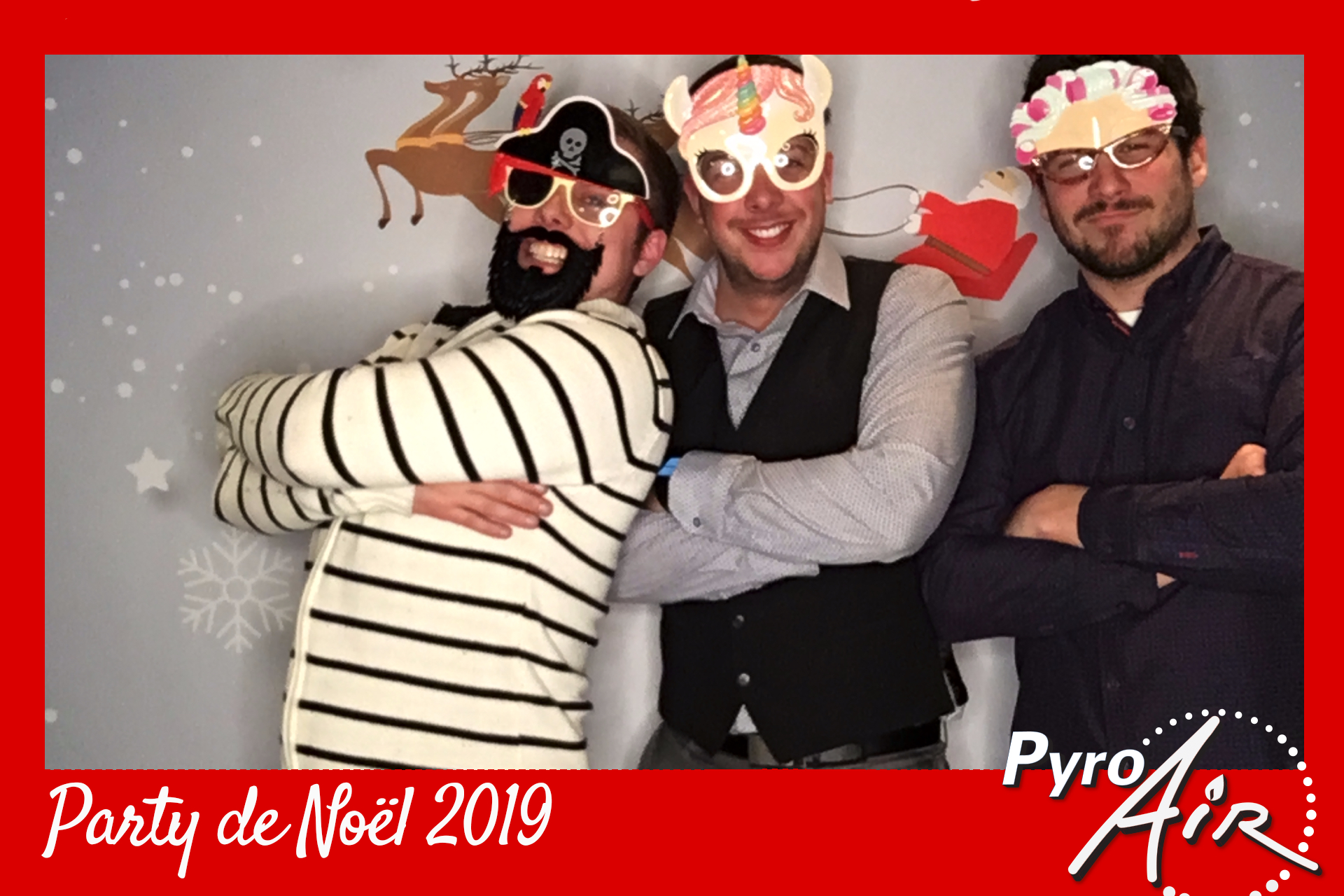 Party de Noel - PyroAir | View more photos from the event at album.pbooth.red/u/Photobooth-RED/Party-de-Noel-PyroAir