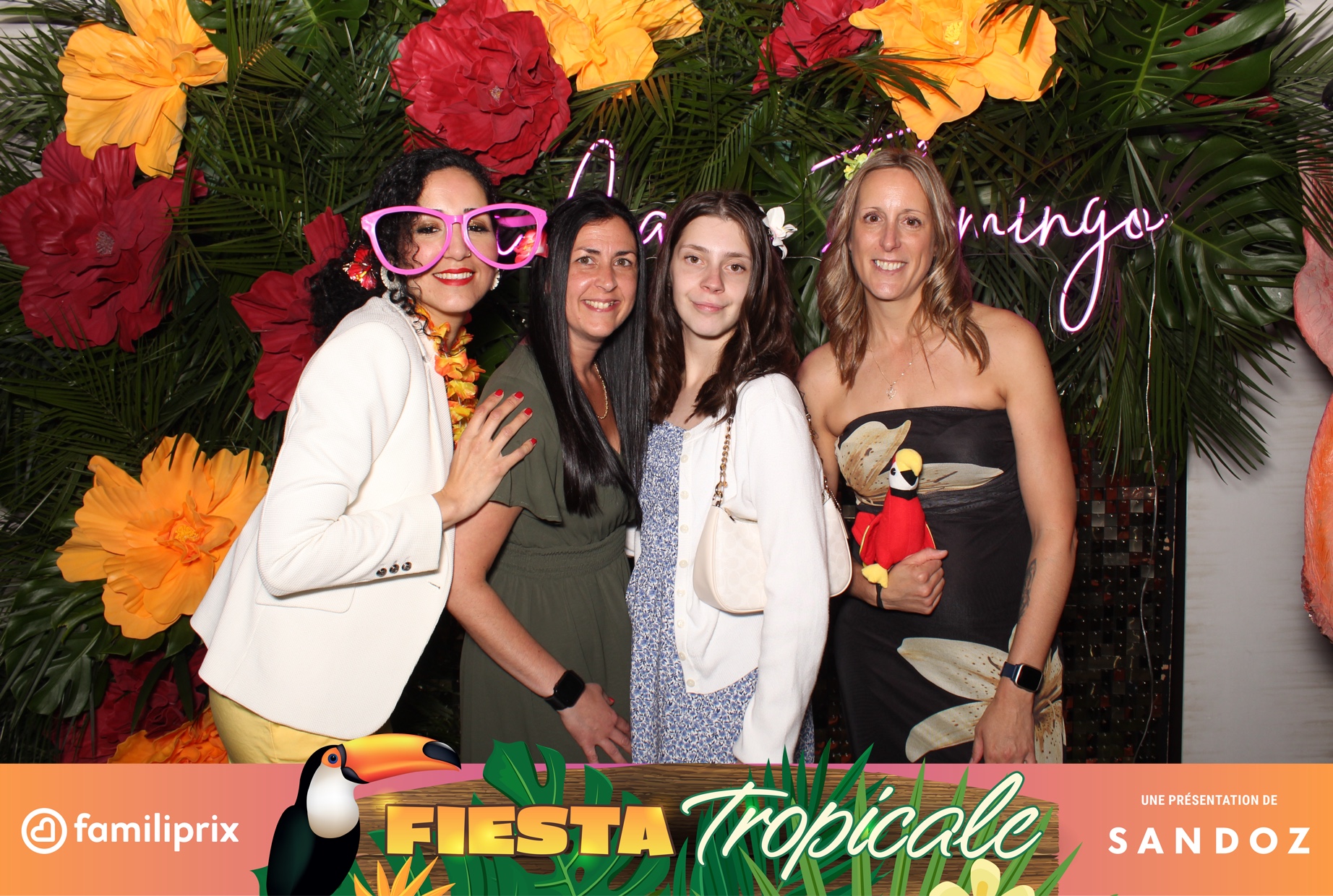 Familiprix | View more photos from the event at album.pbooth.red/u/Photobooth-RED/Familiprix-0