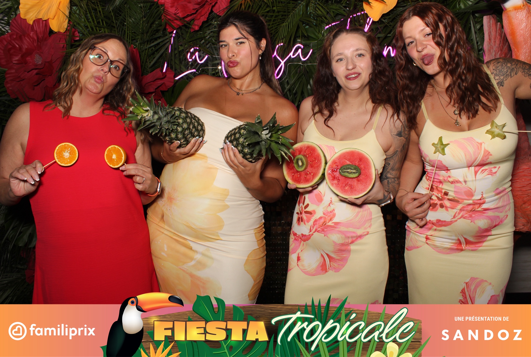 Familiprix | View more photos from the event at album.pbooth.red/u/Photobooth-RED/Familiprix-0