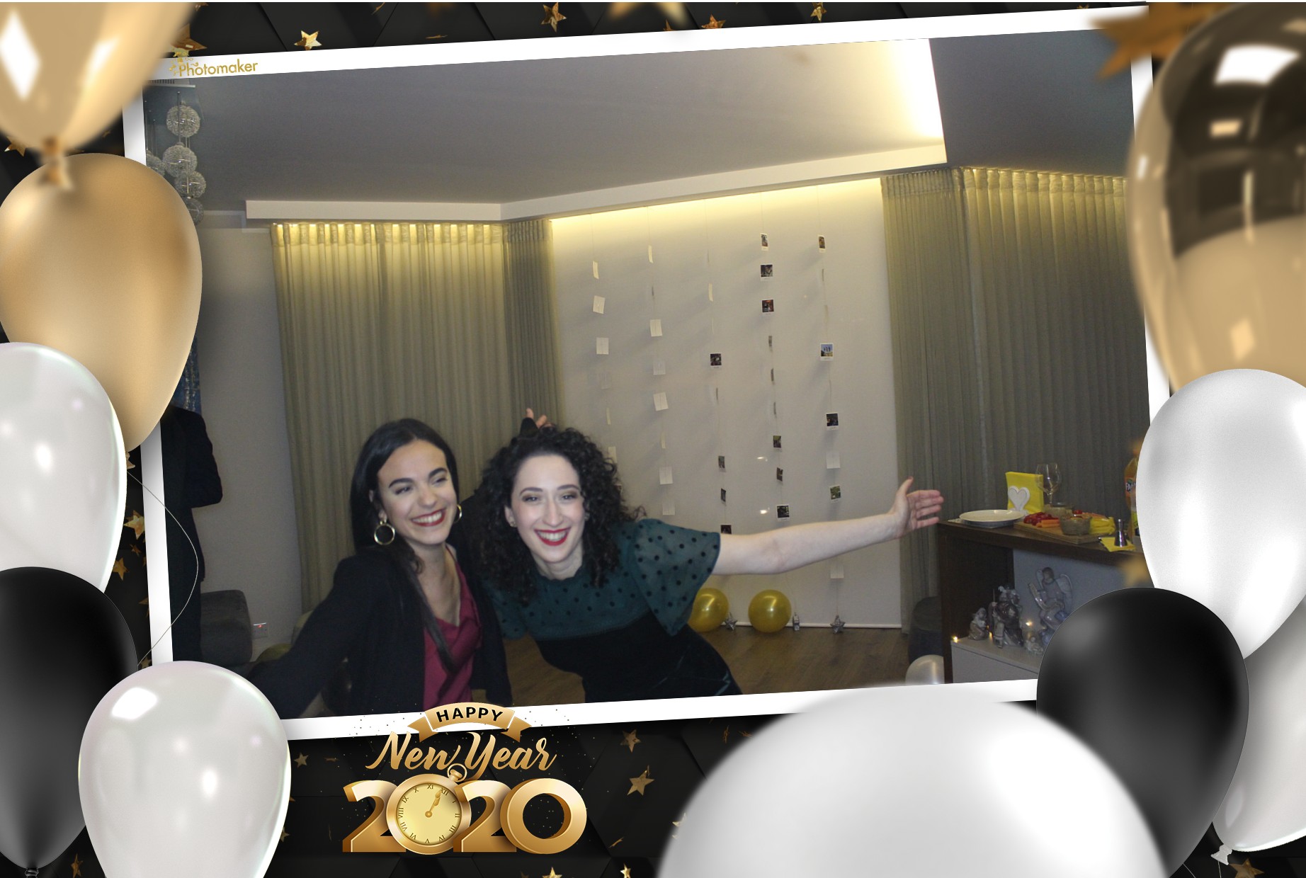 JJs NYE party | View more photos from the event at gallery.photomakerphotobooth.com.mt/u/PhotomakerMalta/JJs-NYE-party