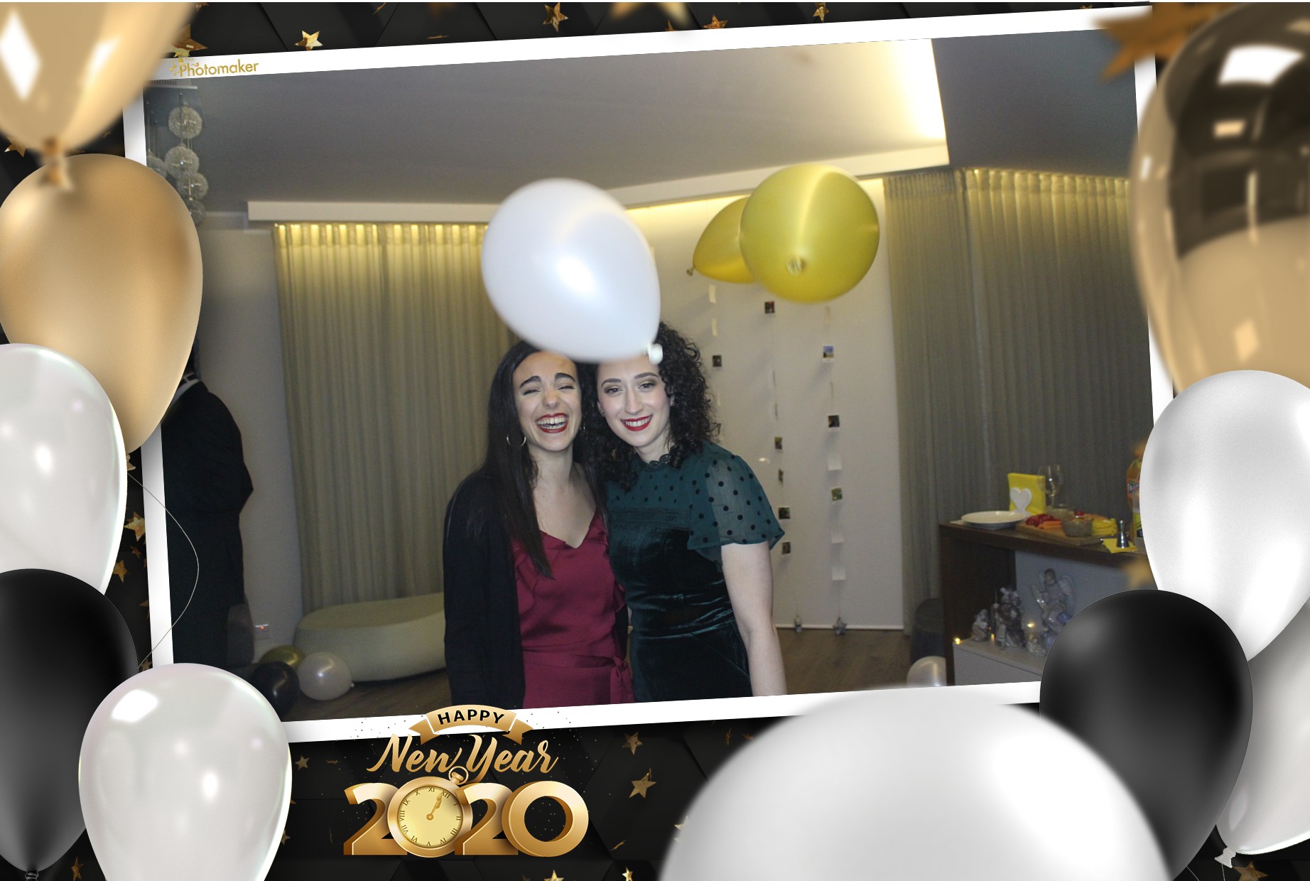 JJs NYE party | View more photos from the event at gallery.photomakerphotobooth.com.mt/u/PhotomakerMalta/JJs-NYE-party