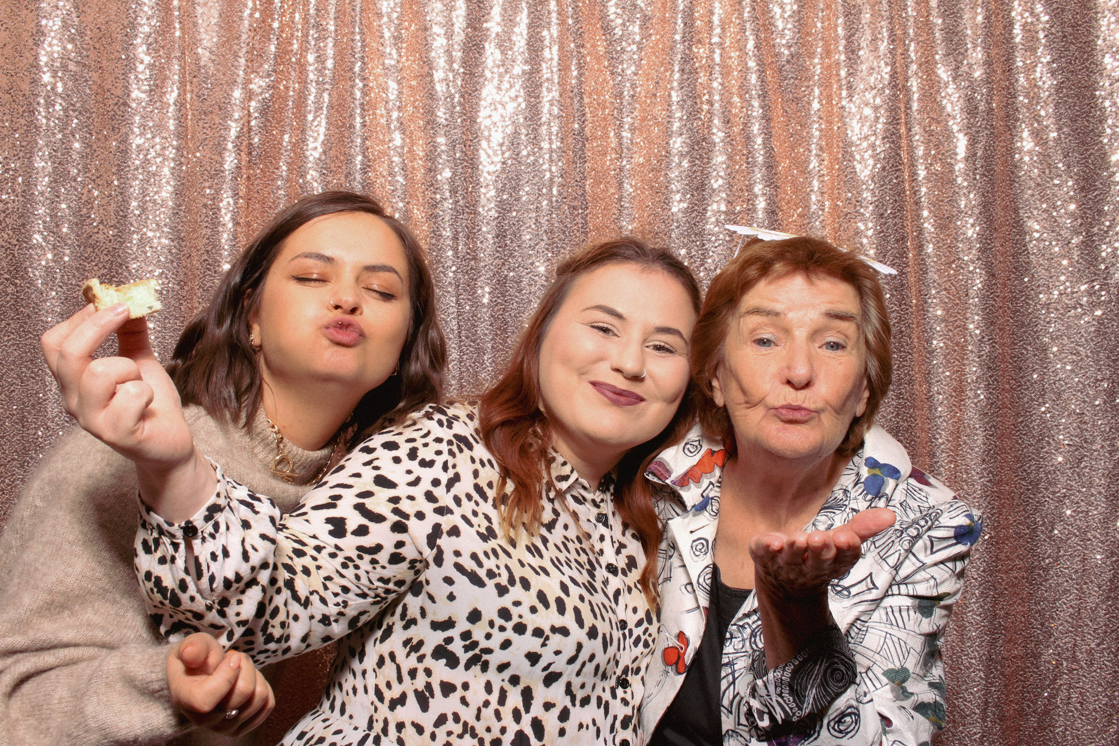 Nadine's 60th | View more photos from the event at gallery.picturematic.co/u/Picturematic/Nadines-60th