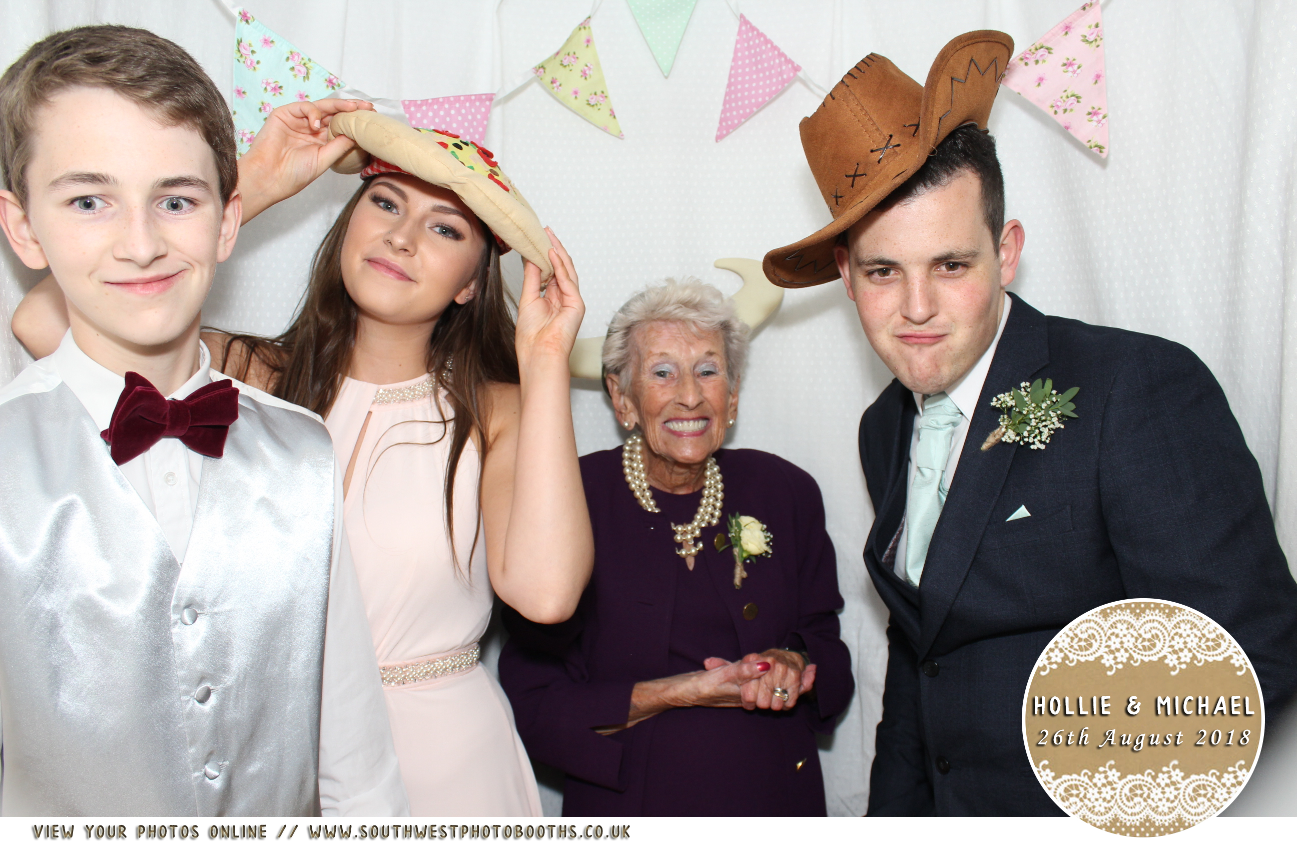 Hollie and Michael | View more photos from the event at gallery.southwestphotobooths.co.uk/u/SWPB/Hollie-and-Michael