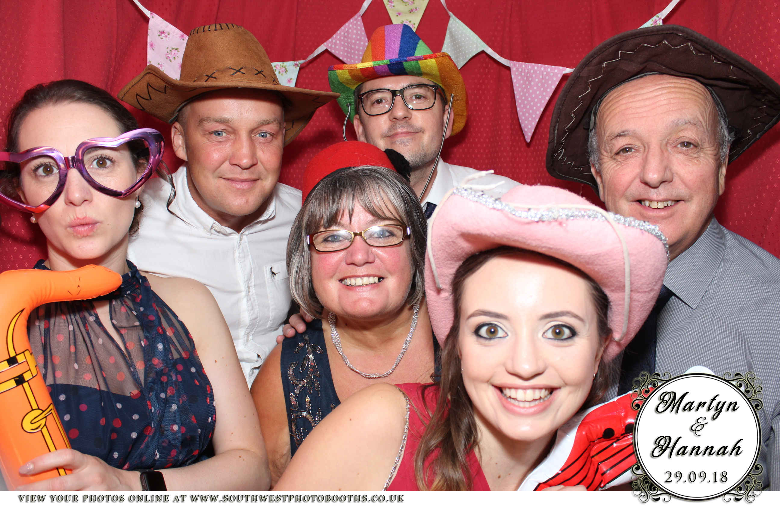 Martyn and Hannah | View more photos from the event at gallery.southwestphotobooths.co.uk/u/SWPB/Martyn-and-Hannah