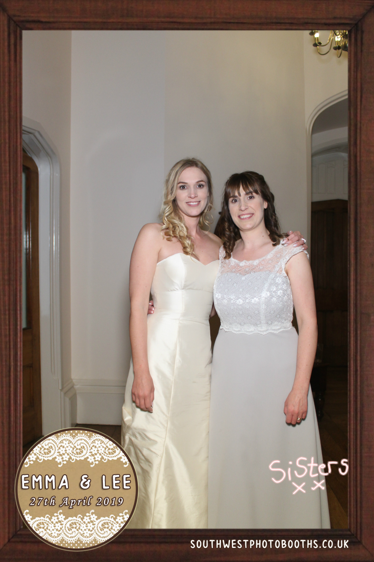 Emma and Lee | View more photos from the event at gallery.southwestphotobooths.co.uk/u/SWPB/Emma-and-Lee