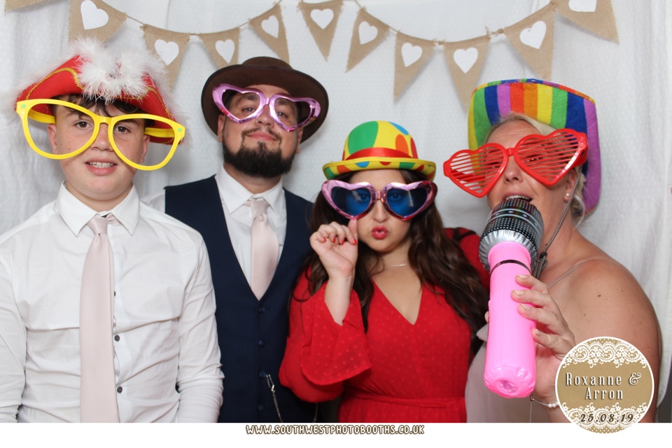 Roxanne and Arron | View more photos from the event at gallery.southwestphotobooths.co.uk/u/SWPB/Roxanne-and-Arron