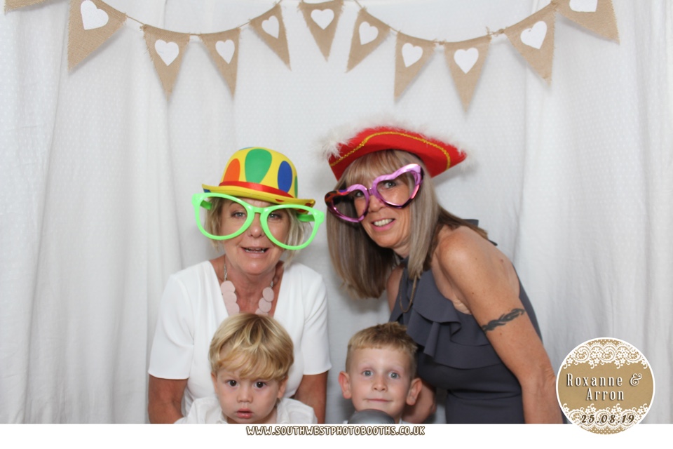 Roxanne and Arron | View more photos from the event at gallery.southwestphotobooths.co.uk/u/SWPB/Roxanne-and-Arron