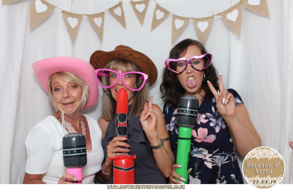 Roxanne and Arron | View more photos from the event at gallery.southwestphotobooths.co.uk/u/SWPB/Roxanne-and-Arron