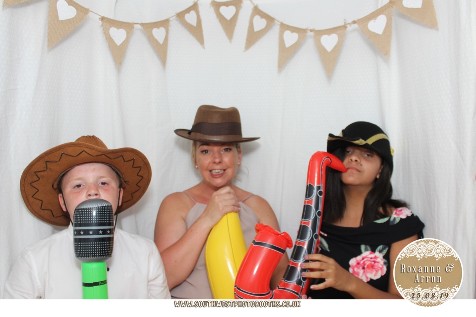 Roxanne and Arron | View more photos from the event at gallery.southwestphotobooths.co.uk/u/SWPB/Roxanne-and-Arron