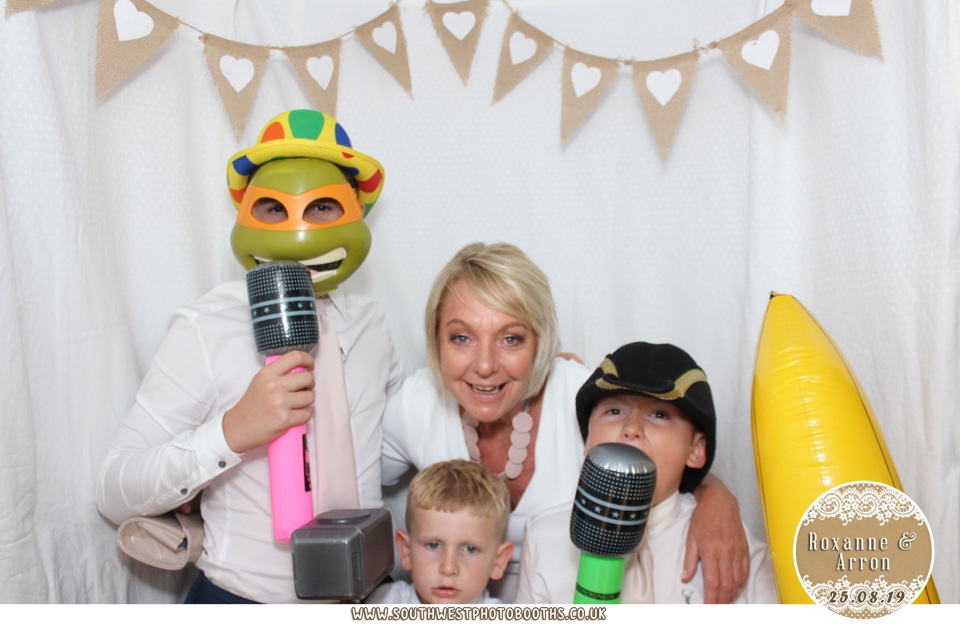 Roxanne and Arron | View more photos from the event at gallery.southwestphotobooths.co.uk/u/SWPB/Roxanne-and-Arron