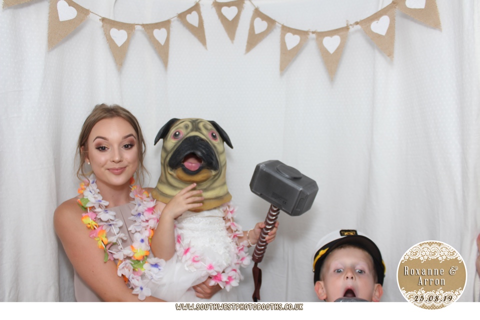 Roxanne and Arron | View more photos from the event at gallery.southwestphotobooths.co.uk/u/SWPB/Roxanne-and-Arron