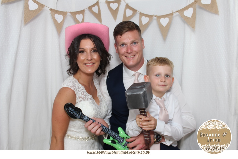 Roxanne and Arron | View more photos from the event at gallery.southwestphotobooths.co.uk/u/SWPB/Roxanne-and-Arron