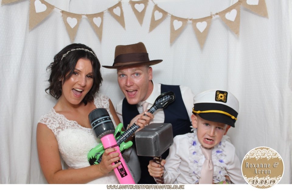 Roxanne and Arron | View more photos from the event at gallery.southwestphotobooths.co.uk/u/SWPB/Roxanne-and-Arron