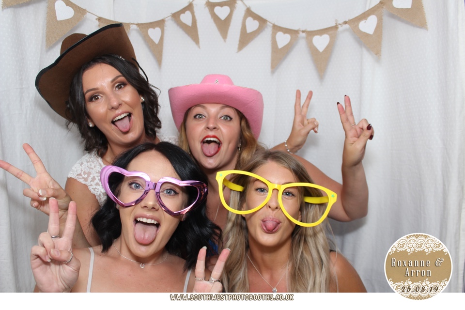 Roxanne and Arron | View more photos from the event at gallery.southwestphotobooths.co.uk/u/SWPB/Roxanne-and-Arron