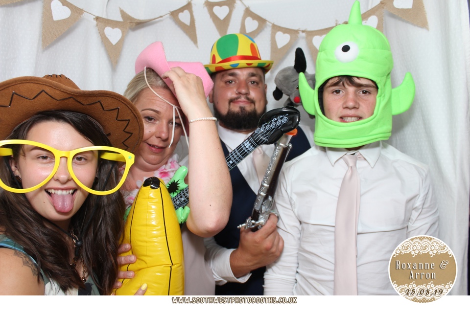 Roxanne and Arron | View more photos from the event at gallery.southwestphotobooths.co.uk/u/SWPB/Roxanne-and-Arron