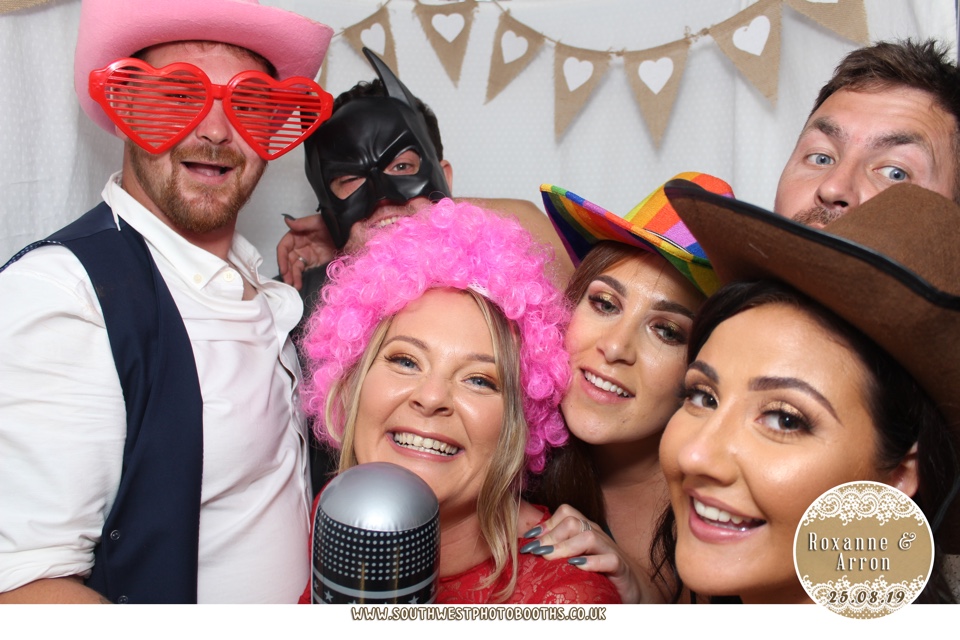 Roxanne and Arron | View more photos from the event at gallery.southwestphotobooths.co.uk/u/SWPB/Roxanne-and-Arron