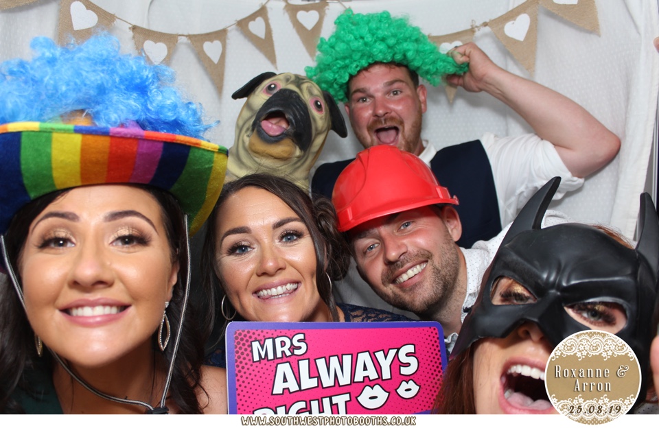 Roxanne and Arron | View more photos from the event at gallery.southwestphotobooths.co.uk/u/SWPB/Roxanne-and-Arron