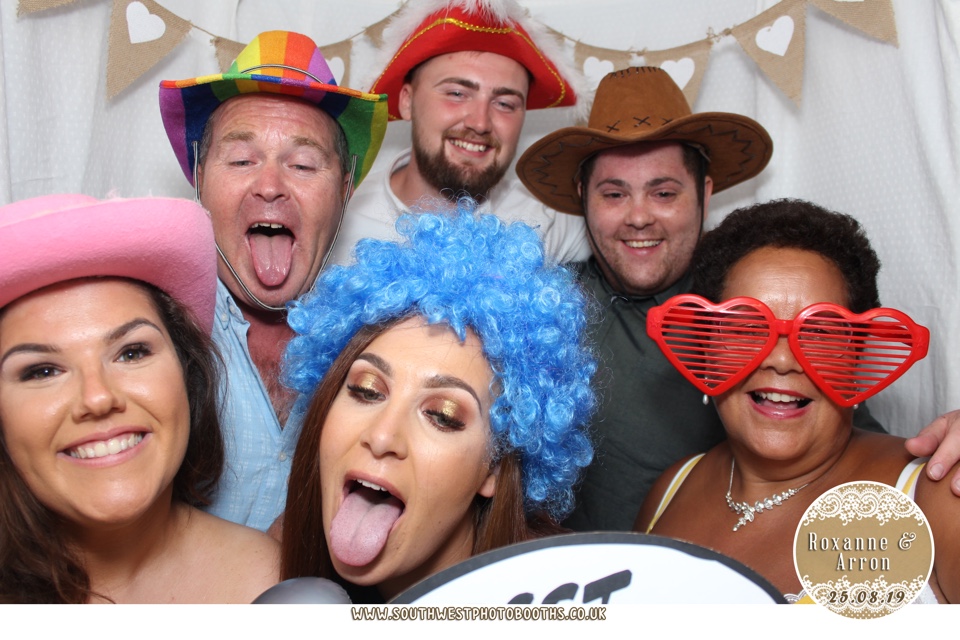 Roxanne and Arron | View more photos from the event at gallery.southwestphotobooths.co.uk/u/SWPB/Roxanne-and-Arron