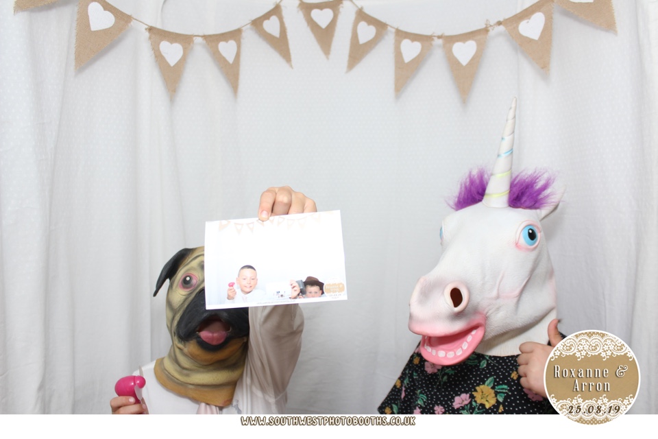 Roxanne and Arron | View more photos from the event at gallery.southwestphotobooths.co.uk/u/SWPB/Roxanne-and-Arron