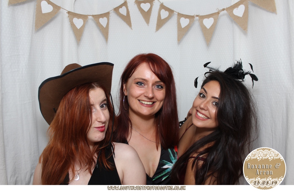 Roxanne and Arron | View more photos from the event at gallery.southwestphotobooths.co.uk/u/SWPB/Roxanne-and-Arron