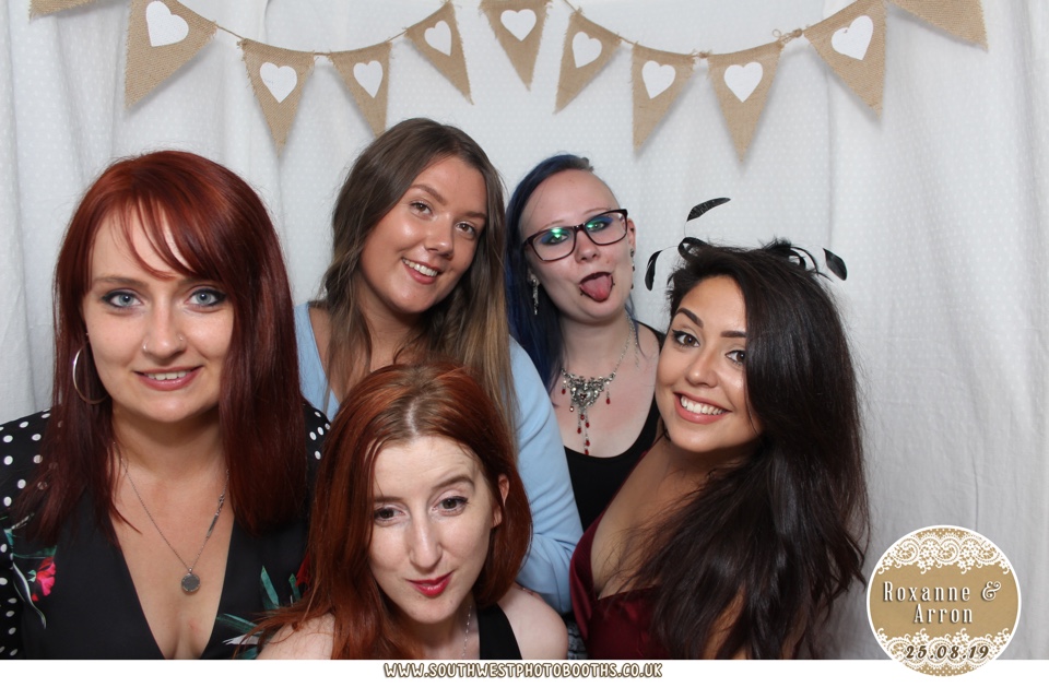 Roxanne and Arron | View more photos from the event at gallery.southwestphotobooths.co.uk/u/SWPB/Roxanne-and-Arron