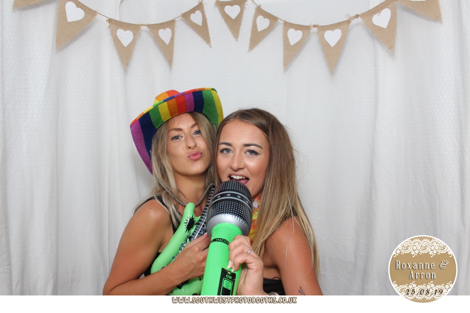 Roxanne and Arron | View more photos from the event at gallery.southwestphotobooths.co.uk/u/SWPB/Roxanne-and-Arron