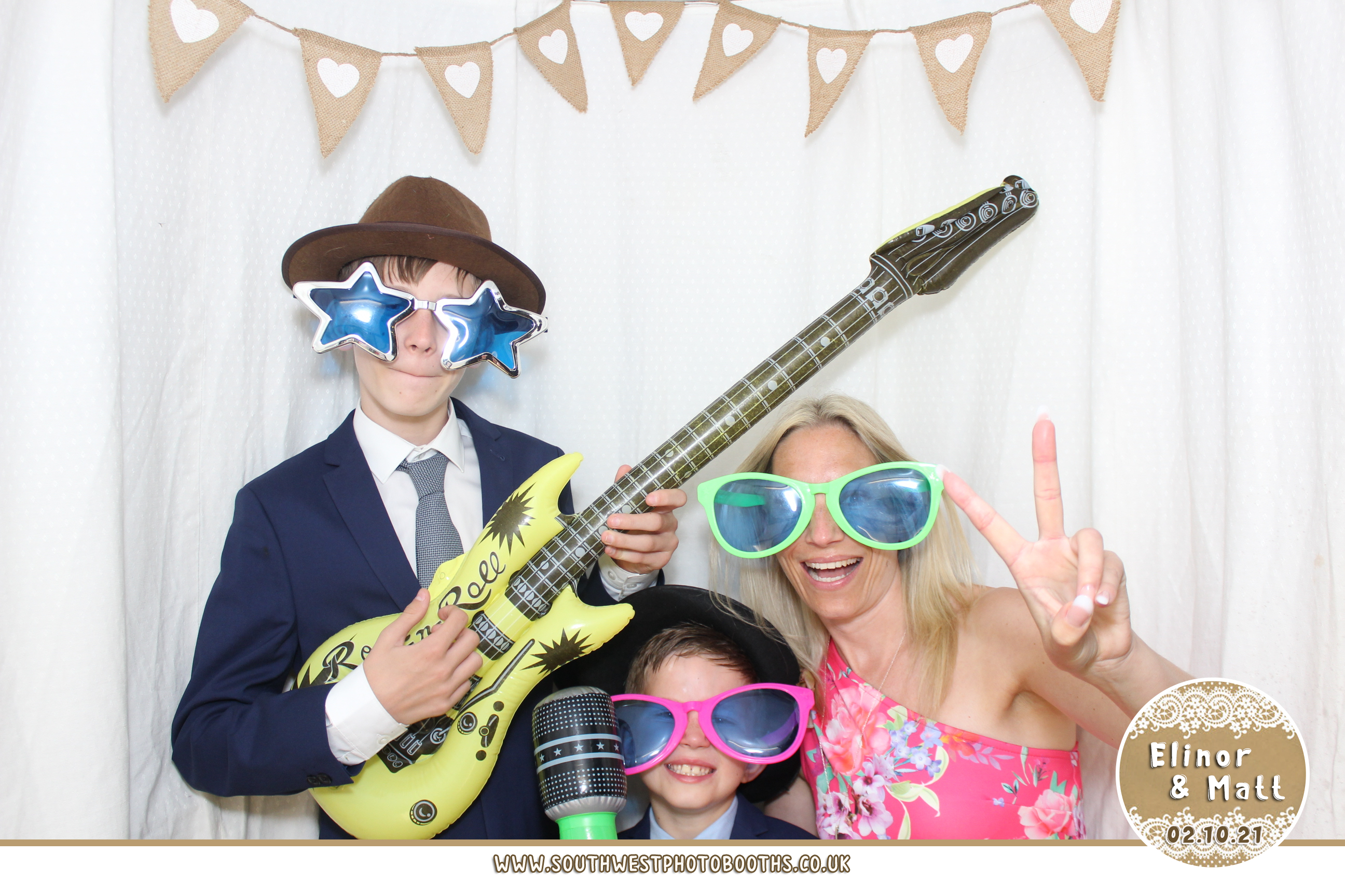 Elinor and Matt | View more photos from the event at gallery.southwestphotobooths.co.uk/u/SWPB/Elinor-and-Matt