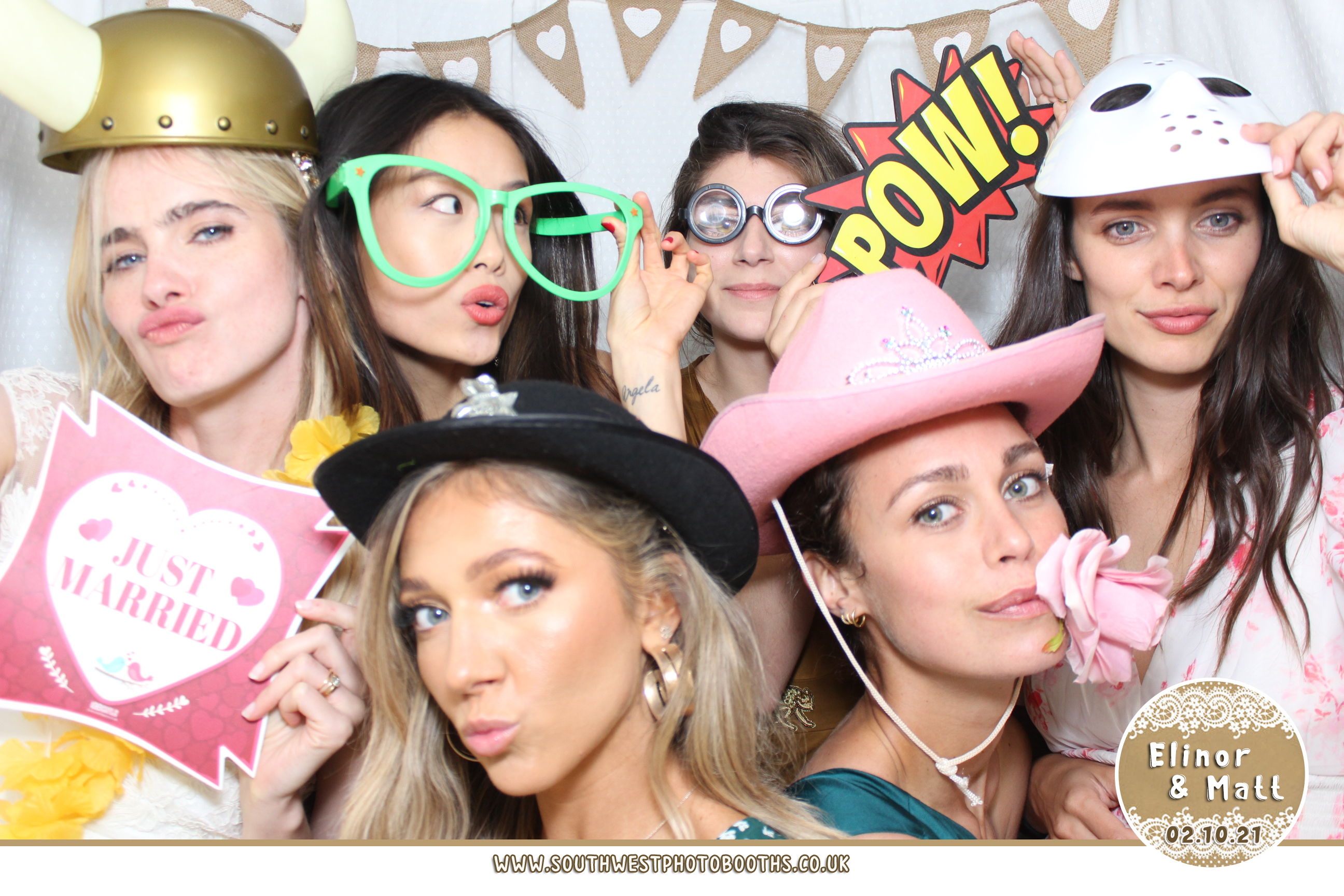 Elinor and Matt | View more photos from the event at gallery.southwestphotobooths.co.uk/u/SWPB/Elinor-and-Matt