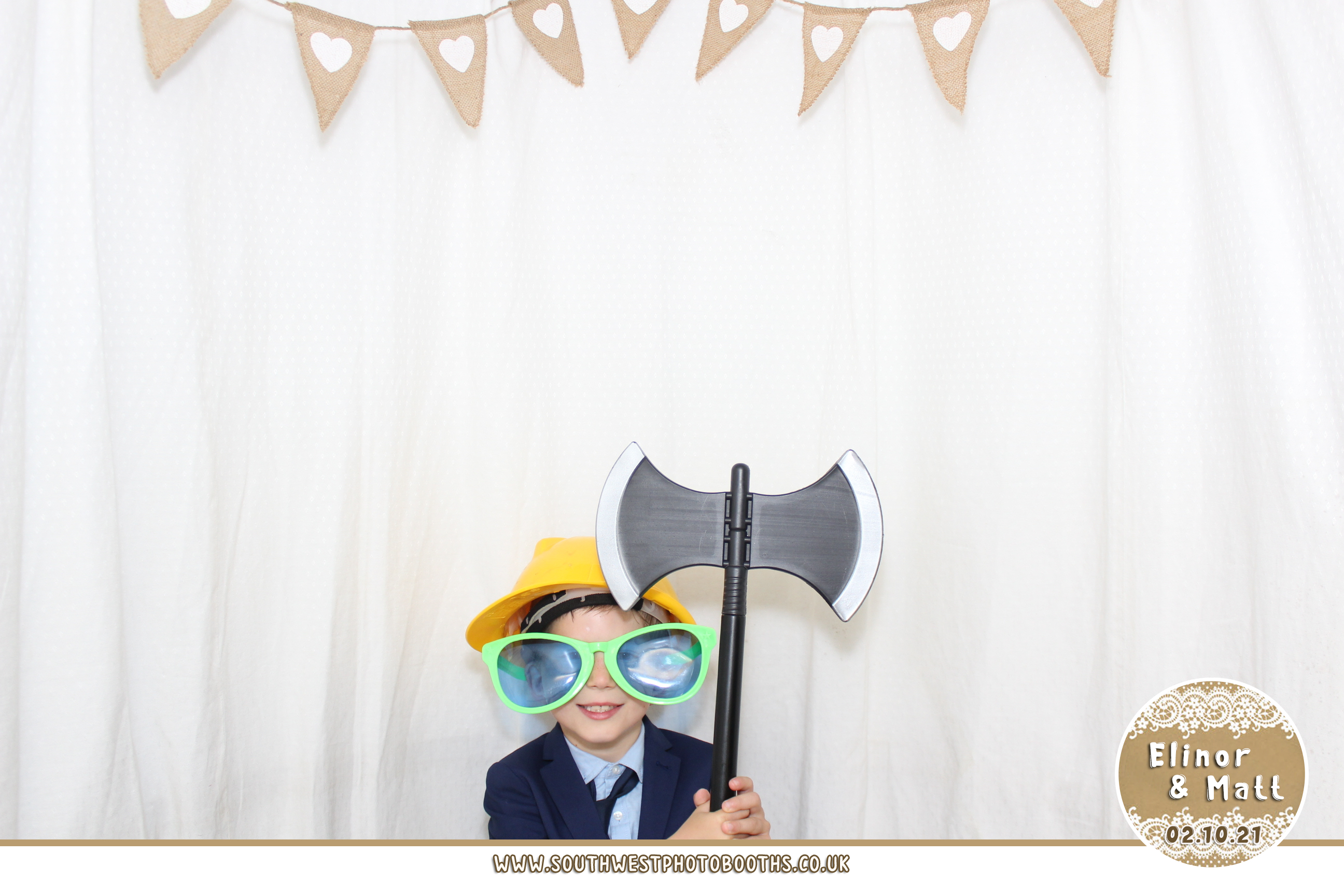 Elinor and Matt | View more photos from the event at gallery.southwestphotobooths.co.uk/u/SWPB/Elinor-and-Matt