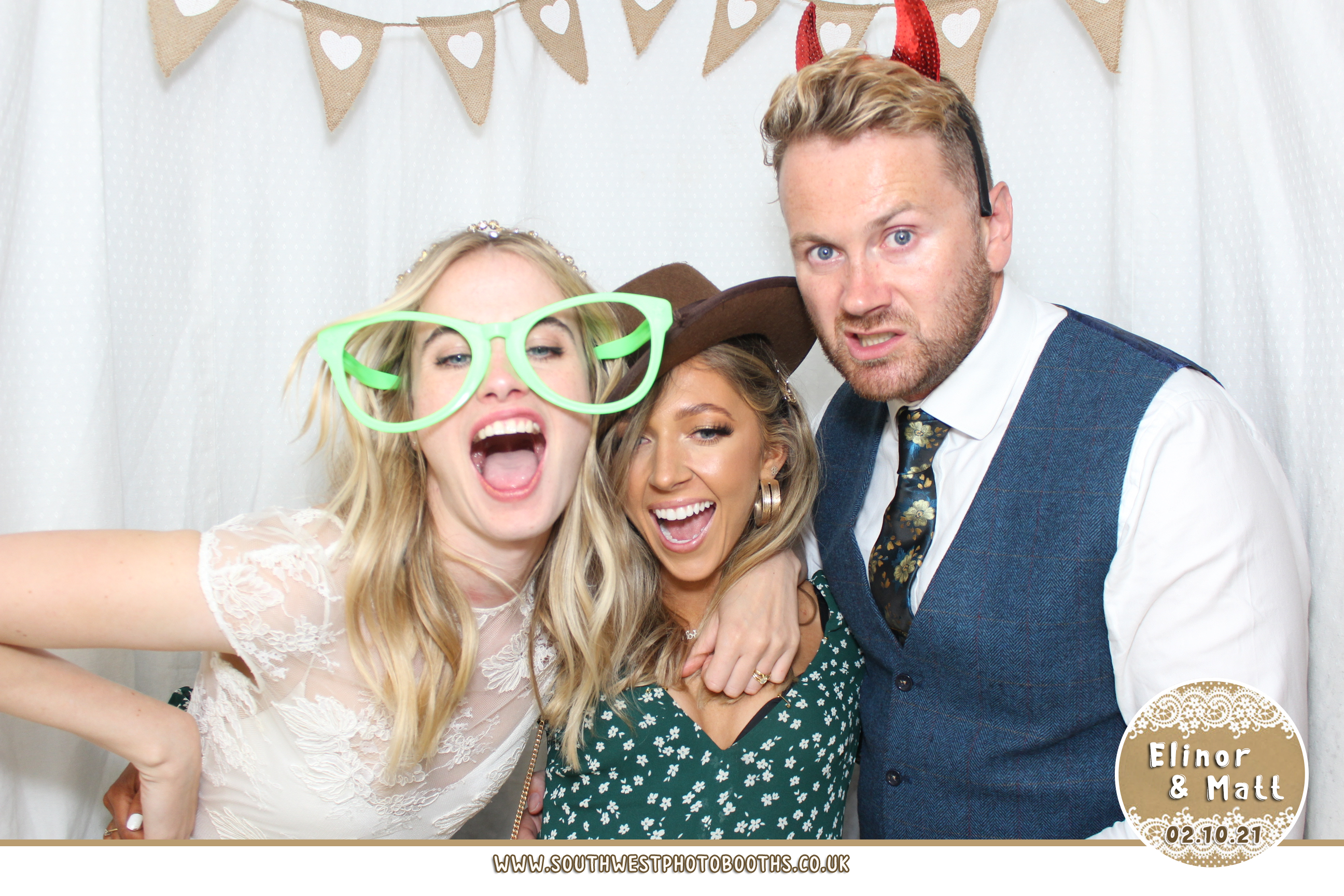Elinor and Matt | View more photos from the event at gallery.southwestphotobooths.co.uk/u/SWPB/Elinor-and-Matt