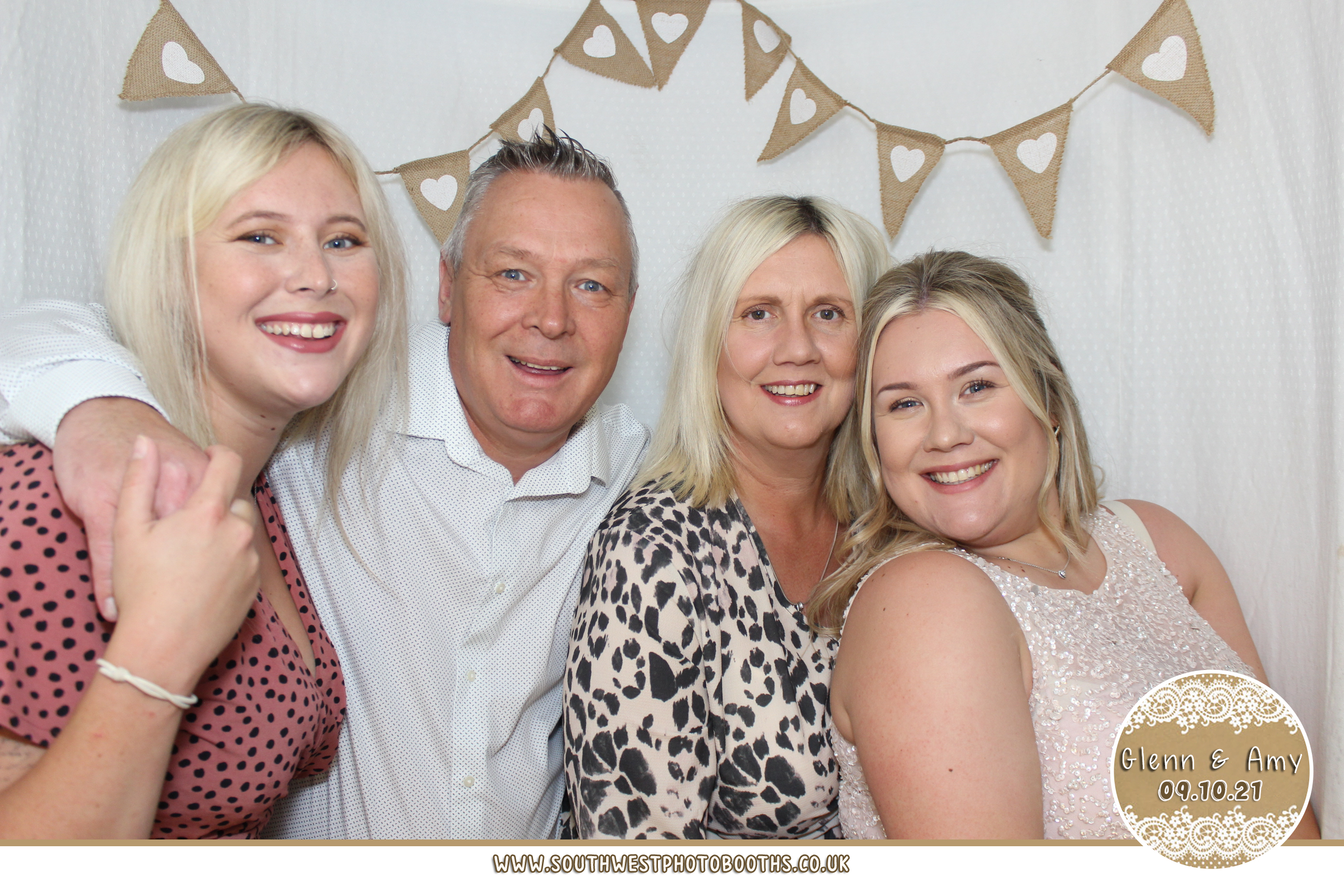 Glenn and Amy | View more photos from the event at gallery.southwestphotobooths.co.uk/u/SWPB/Glenn-and-Amy