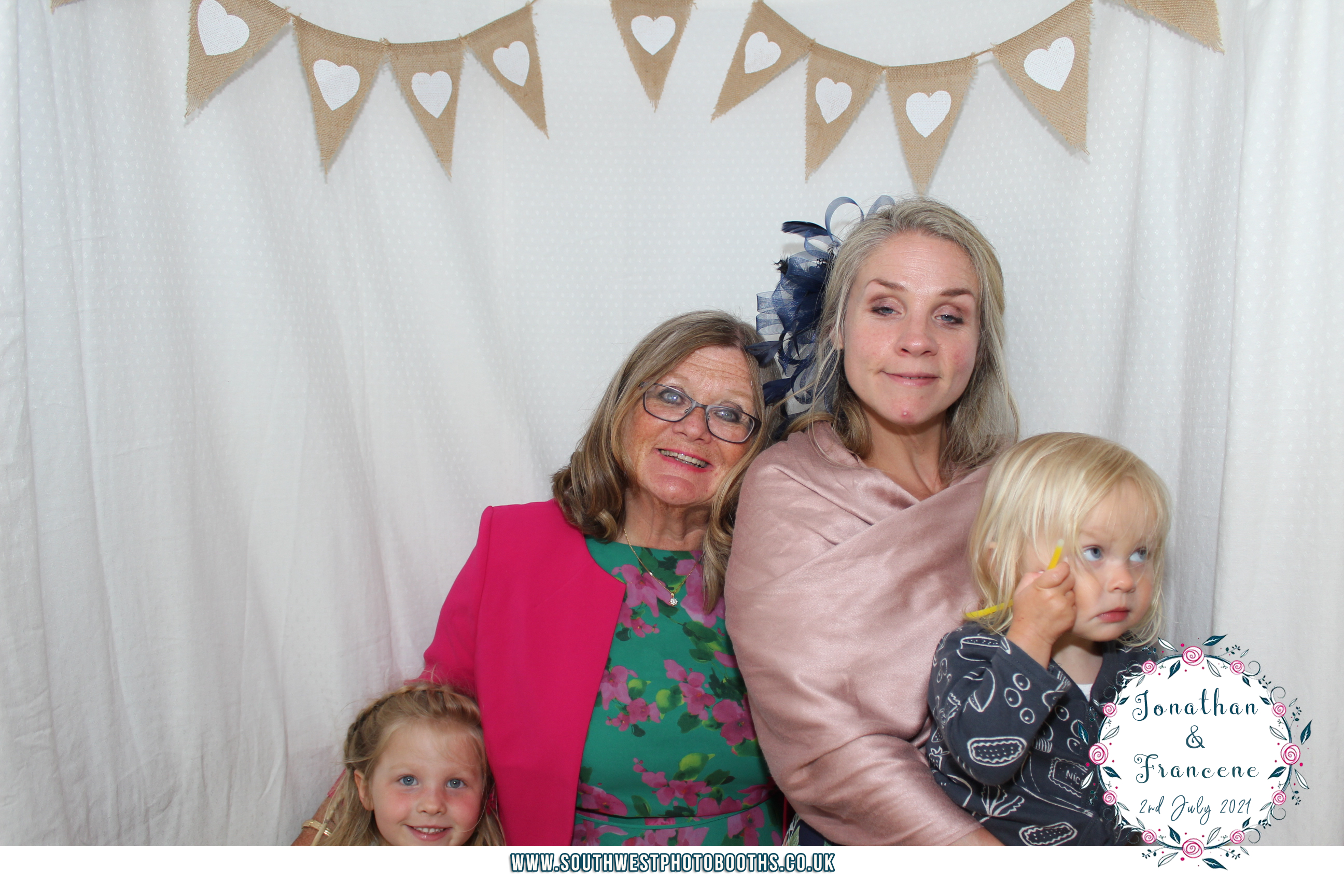 Jonathan and Francene | View more photos from the event at gallery.southwestphotobooths.co.uk/u/SWPB/Jonathan-and-Francene