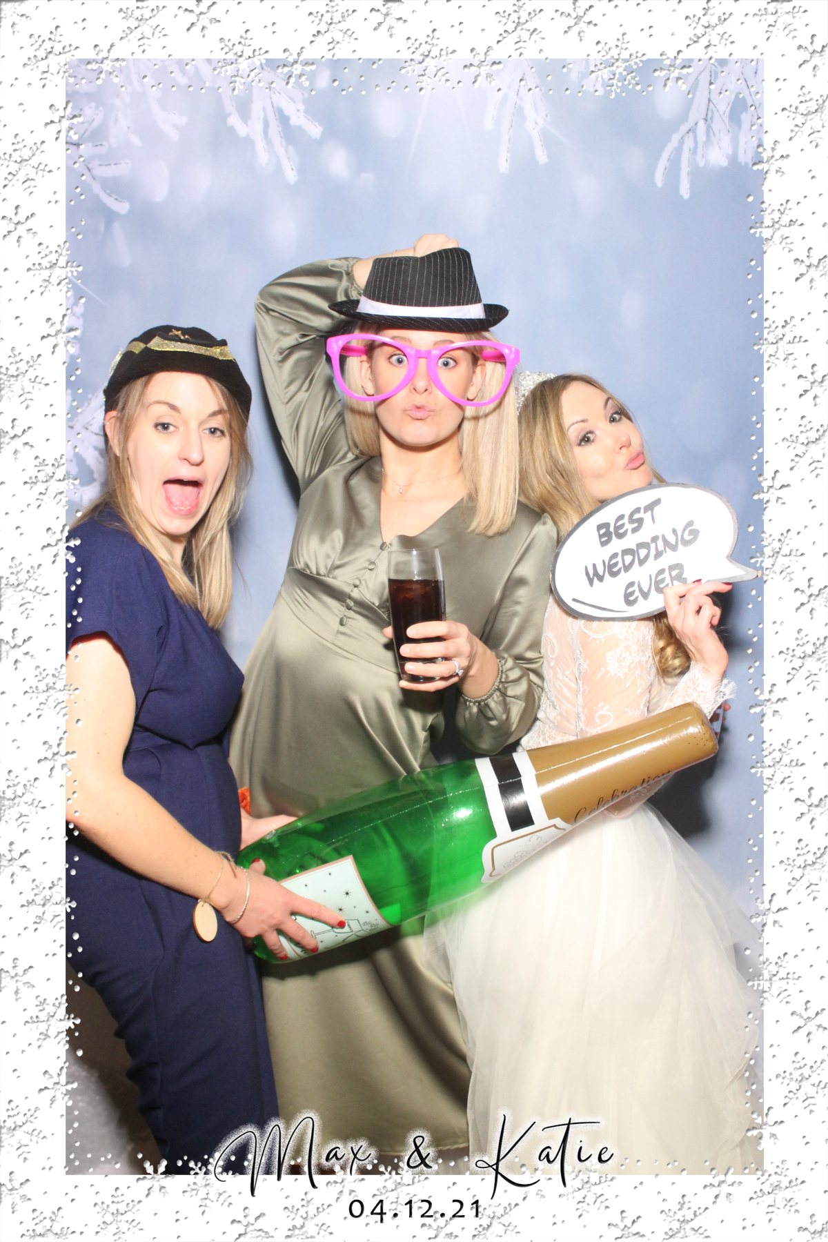 Max and Katie | View more photos from the event at gallery.southwestphotobooths.co.uk/u/SWPB/Max-and-Katie